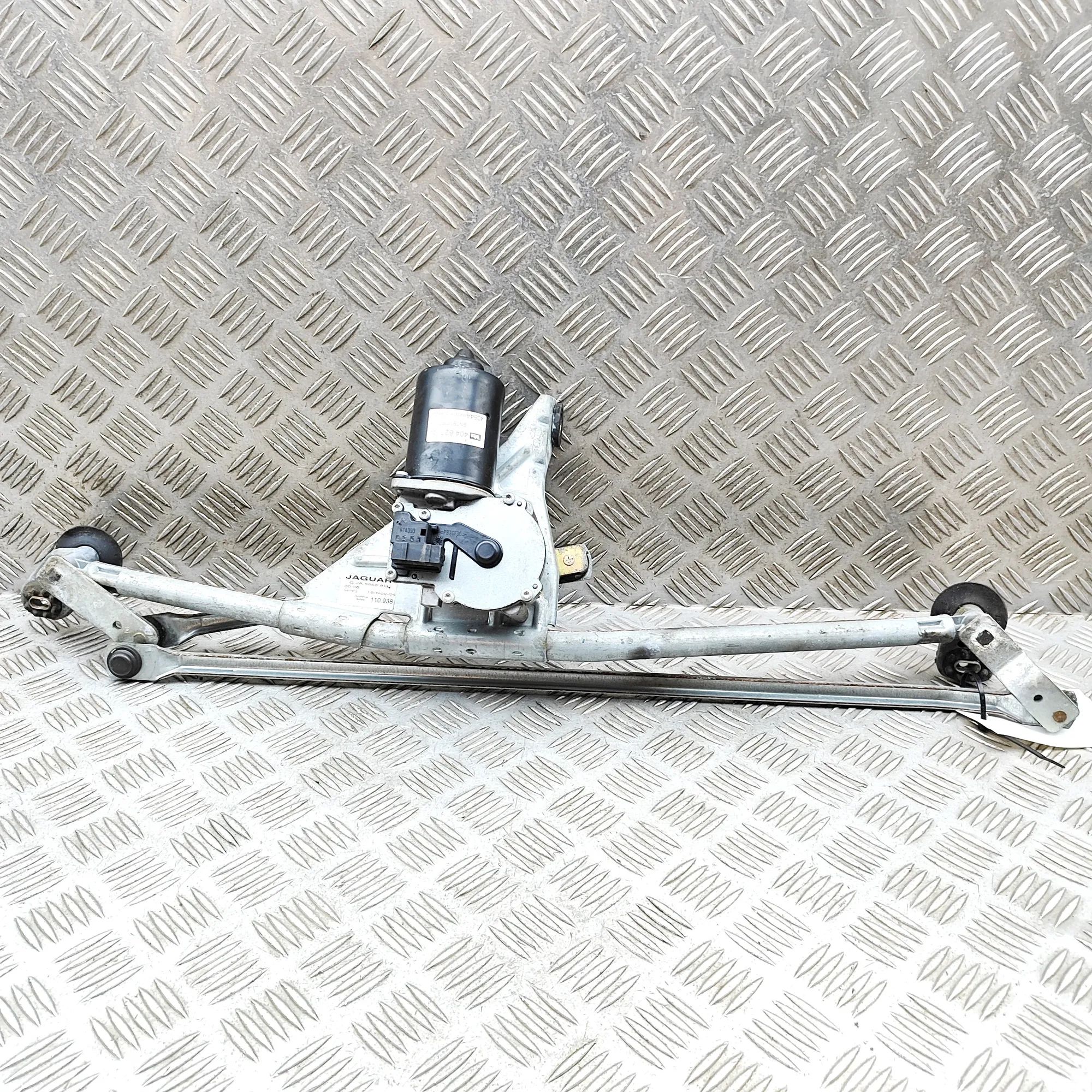 Jaguar XK Front Windshield Wiper Mechanism Front Windshield Wiper Mechanism — JAGUAR XK (8...