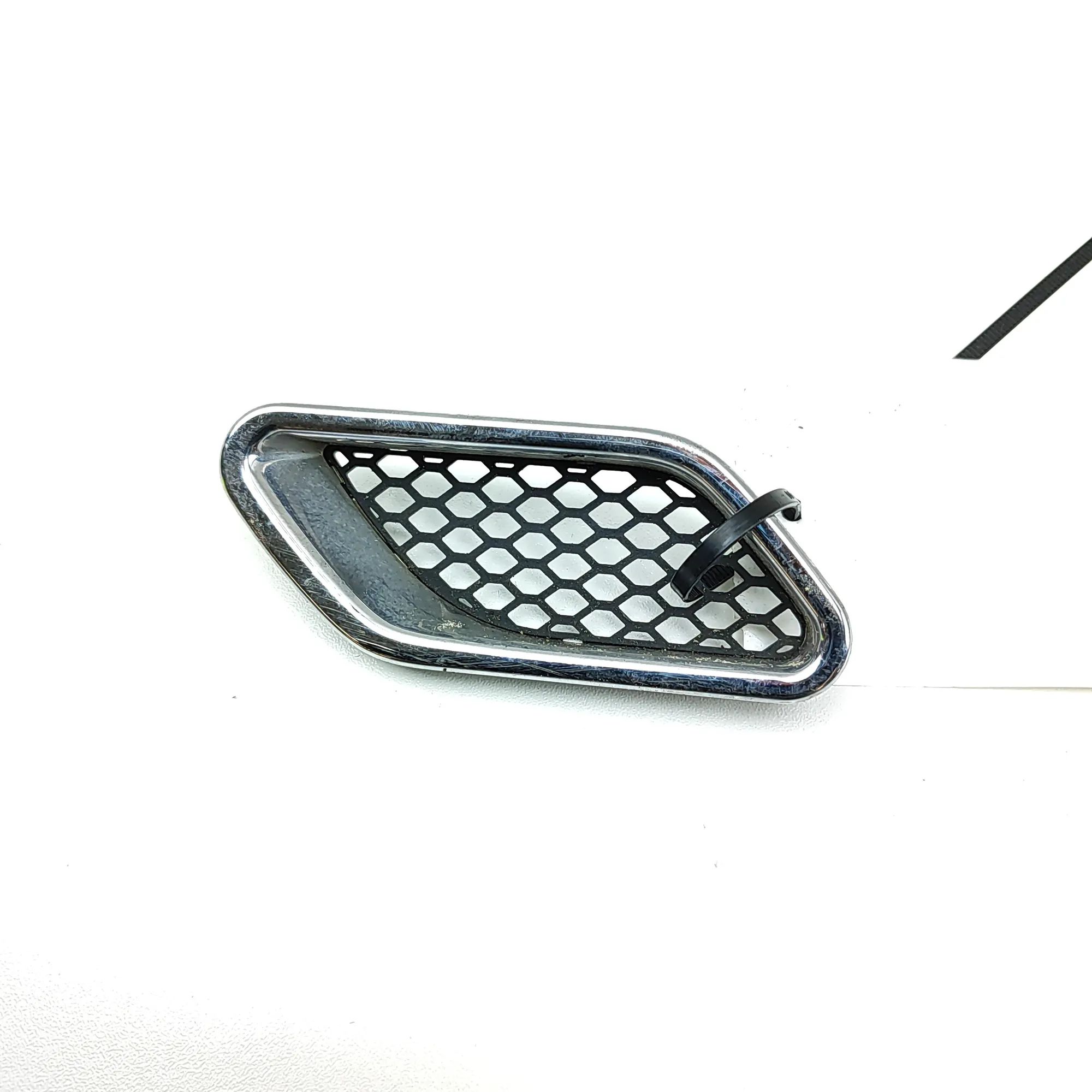 Maserati GranTurismo / GranCabrio Fender moulding — front left Fender moulding — front left — MASERATI GRAN (T...