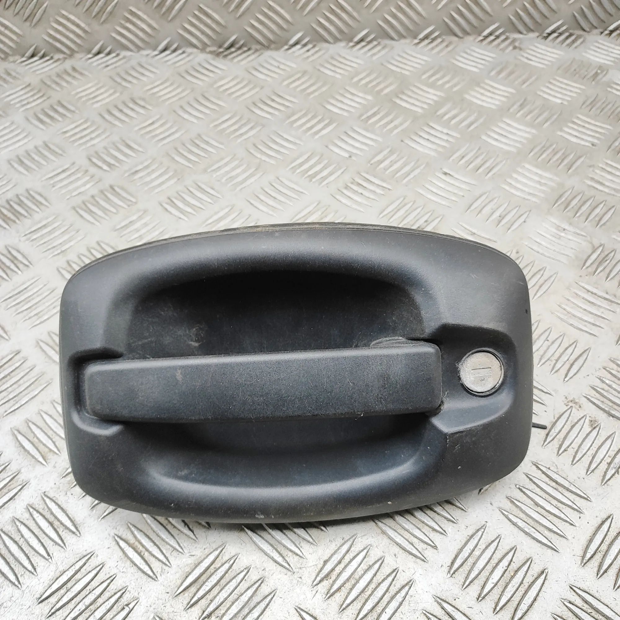 Iveco Daily Exterior door handle — rear right Exterior door handle — rear right — IVECO DAILY...