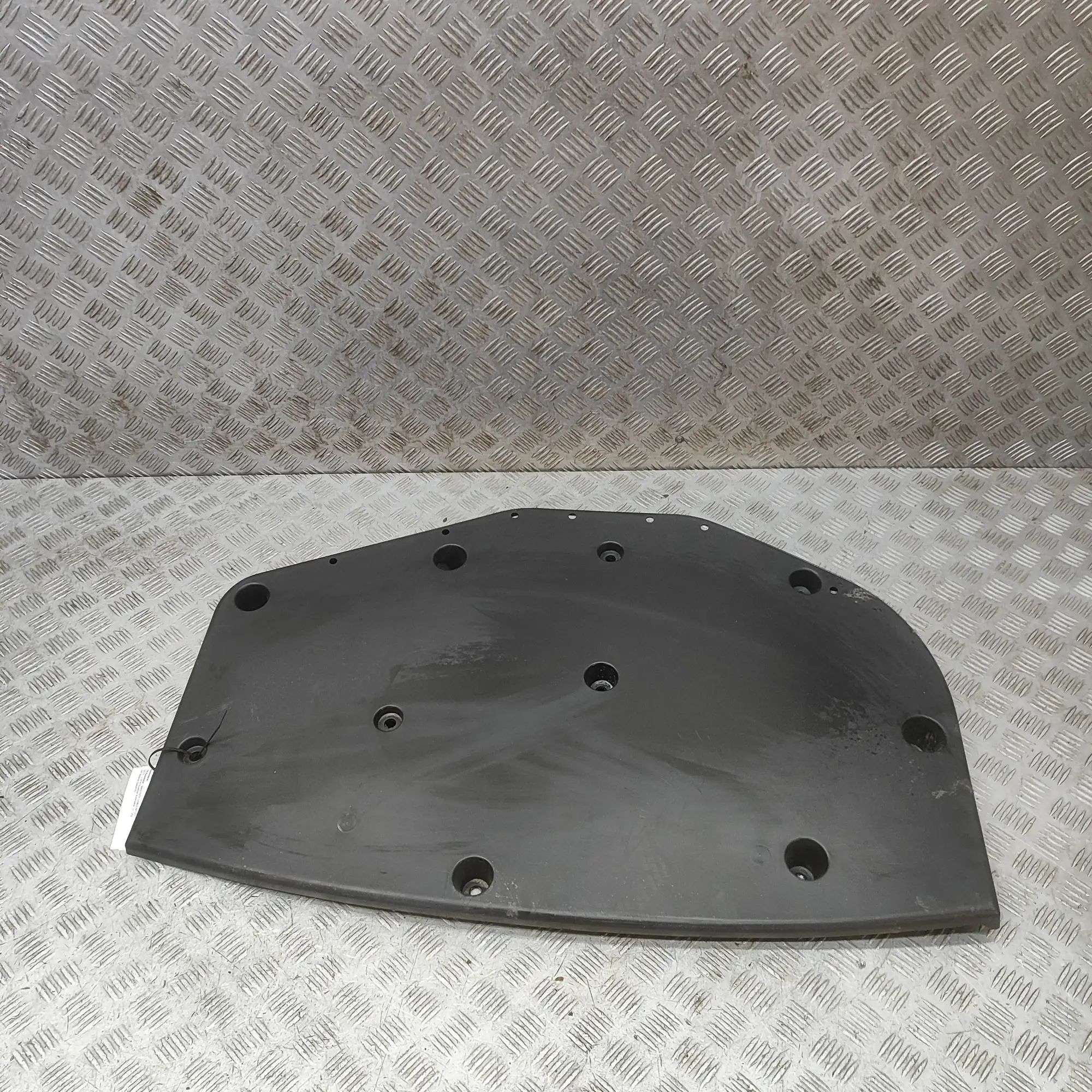 Maserati Ghibli Rear Middle Underbody Cover Rear Middle Underbody Cover — MASERATI GHIBLI (...