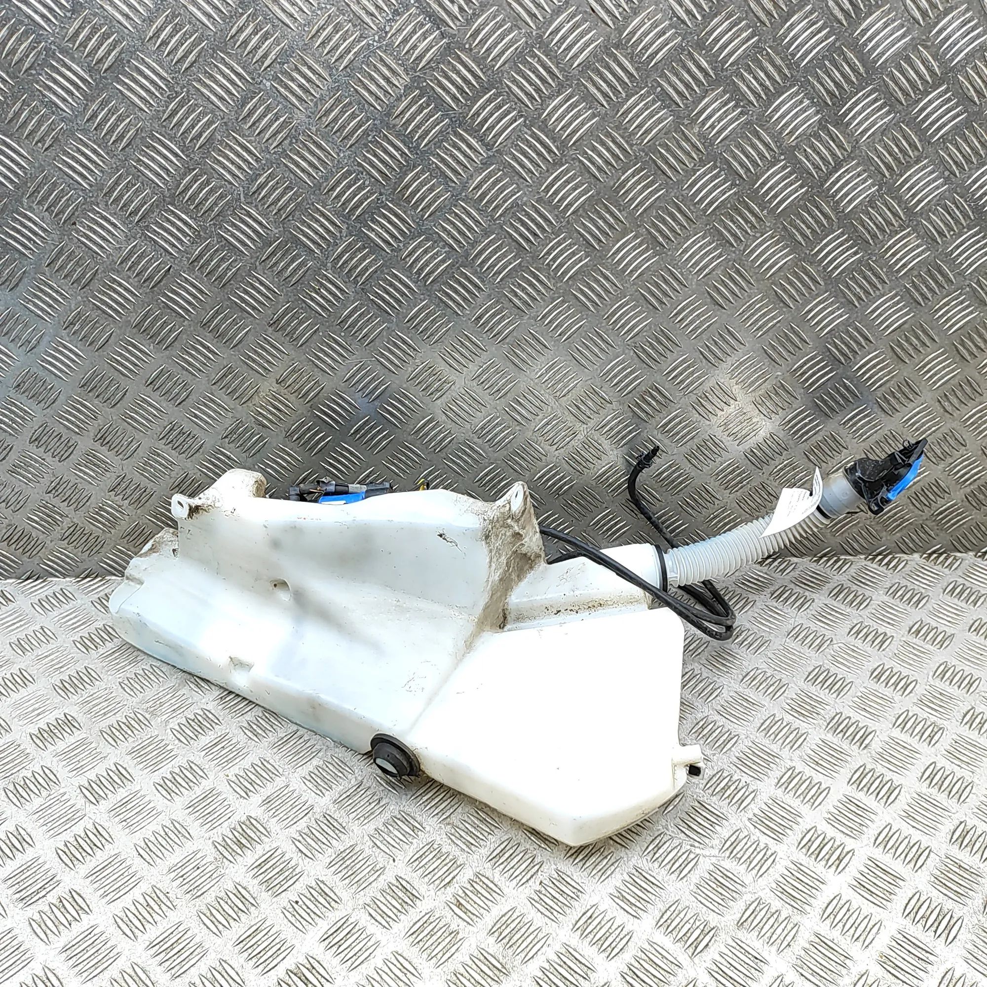 Jaguar XE Window Washer Tank Window Washer Tank — JAGUAR XE (X760) (2015-......