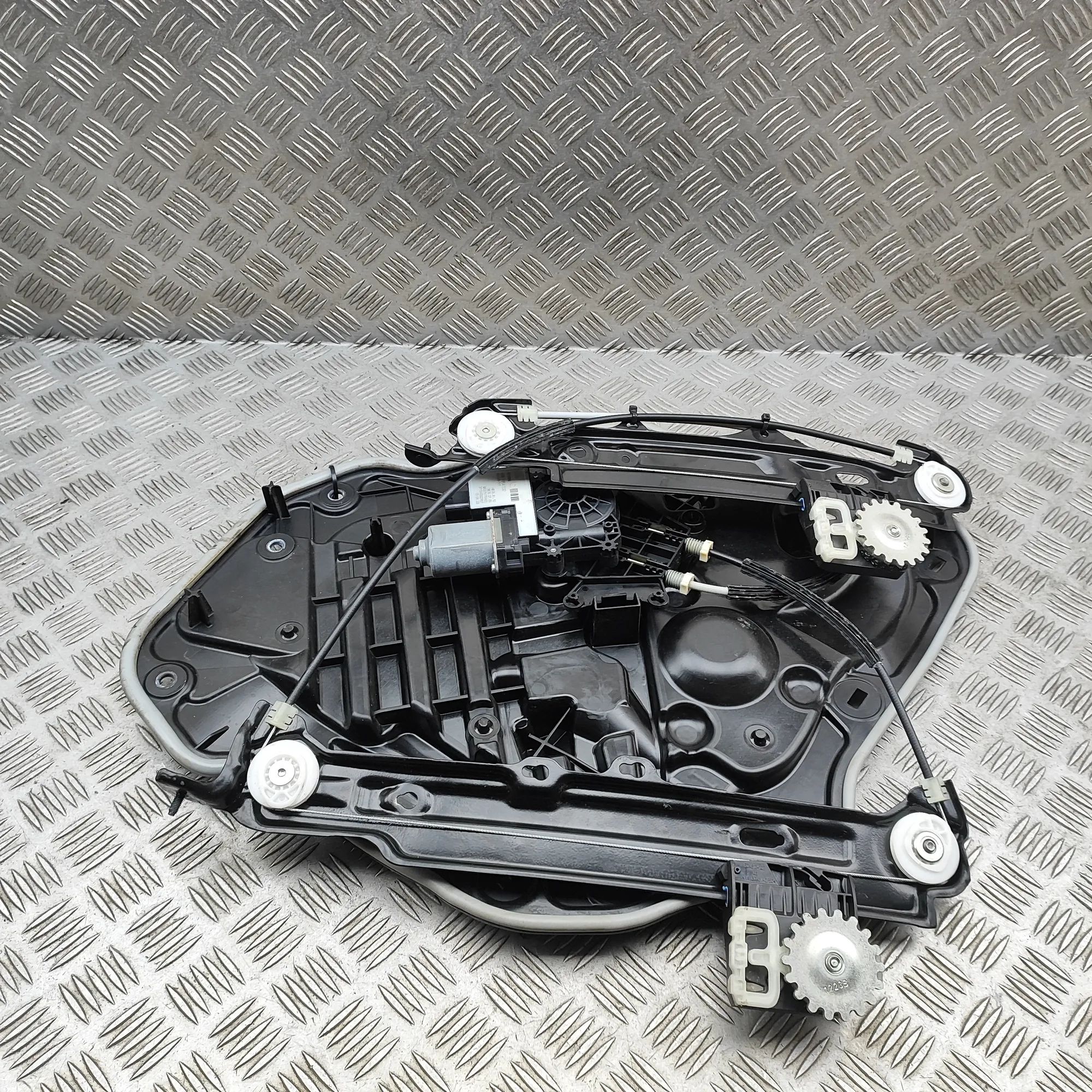 BMW 2 (F44) Rear Right Door Window Regulator Rear Right Door Window Regulator — BMW 2 SERIES...