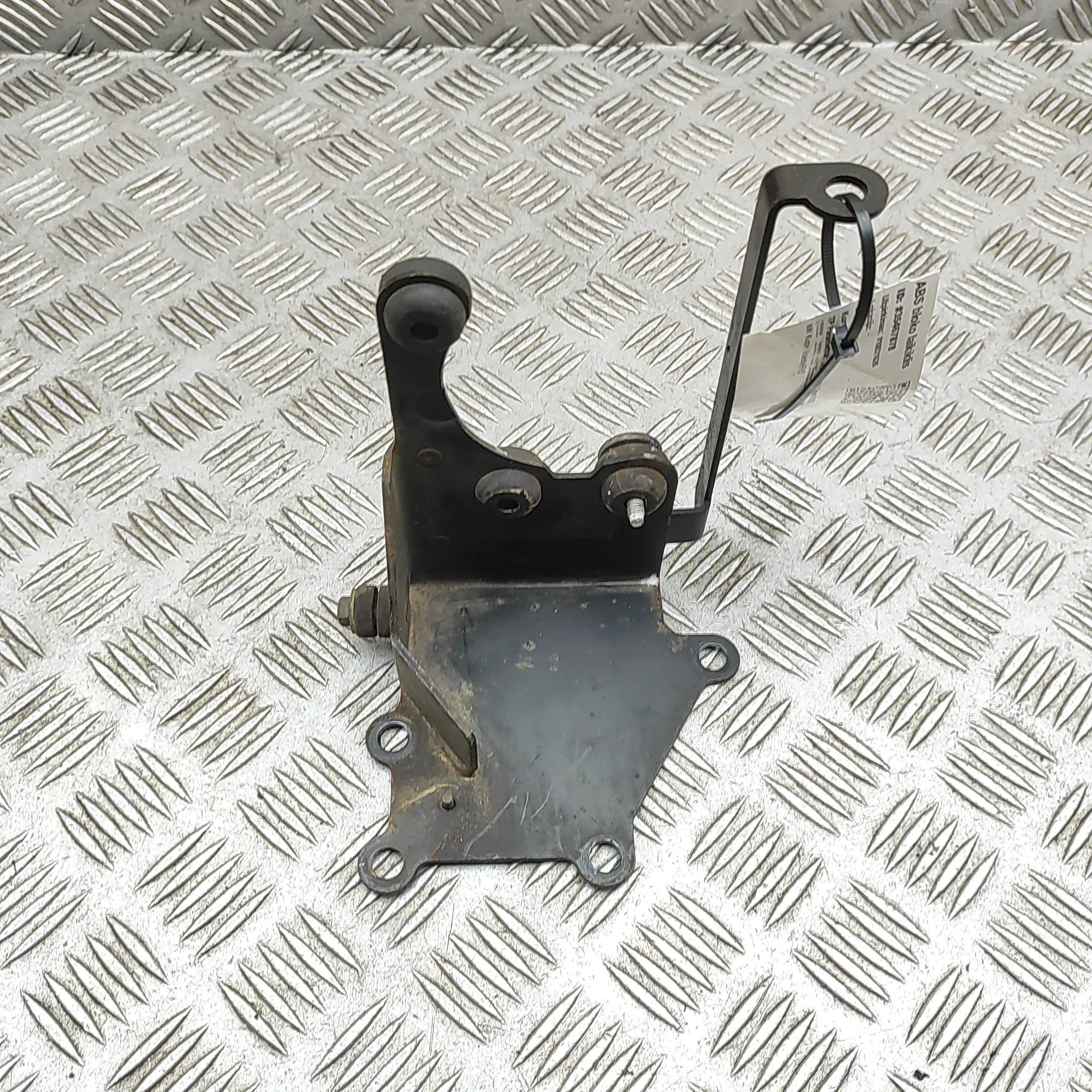 Jaguar XK ABS pump bracket ABS pump bracket — JAGUAR XK (8 Coupe X100) (19...