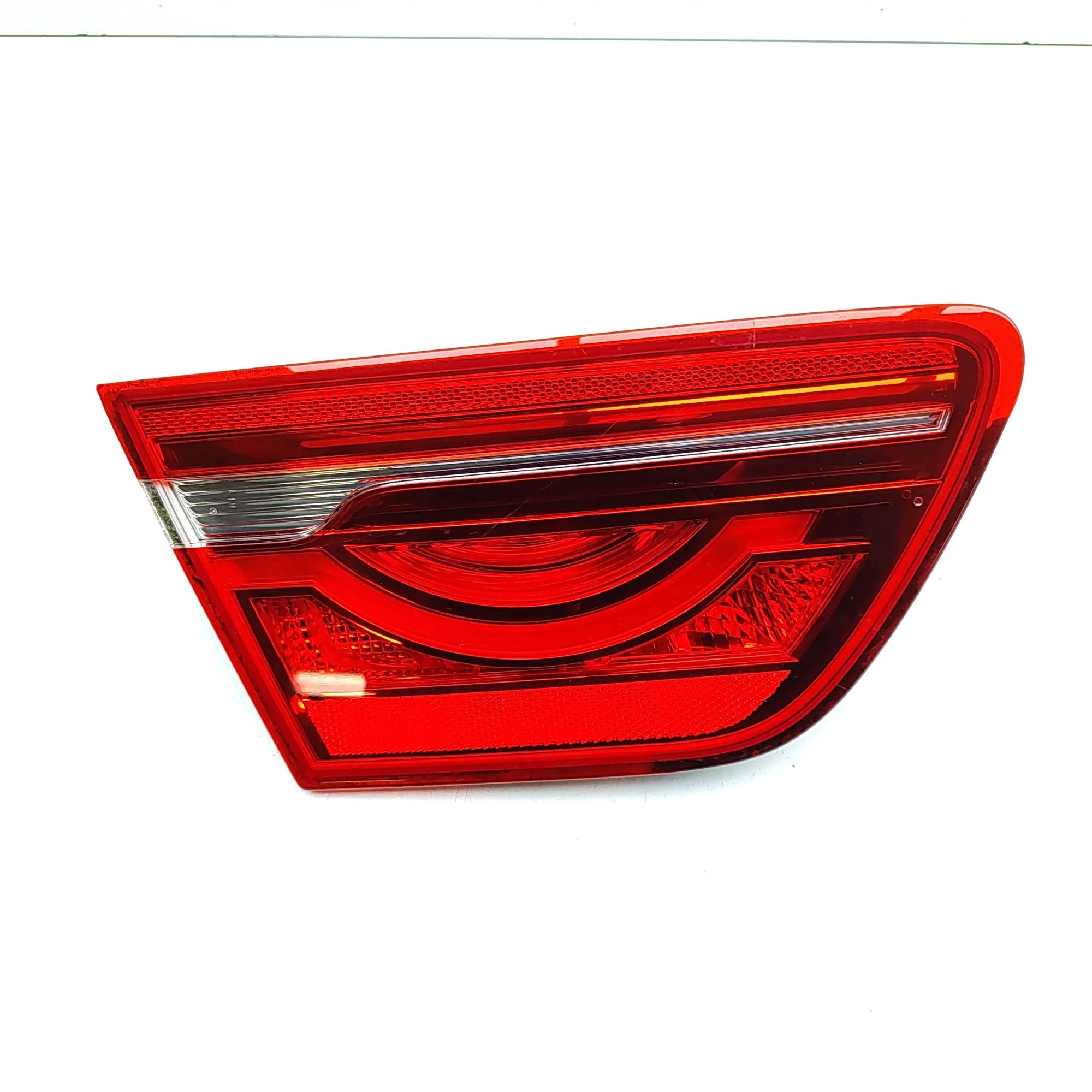 Jaguar XE Left Side Tailgate Tail Light Left Side Tailgate Tail Light — JAGUAR XE (X760...