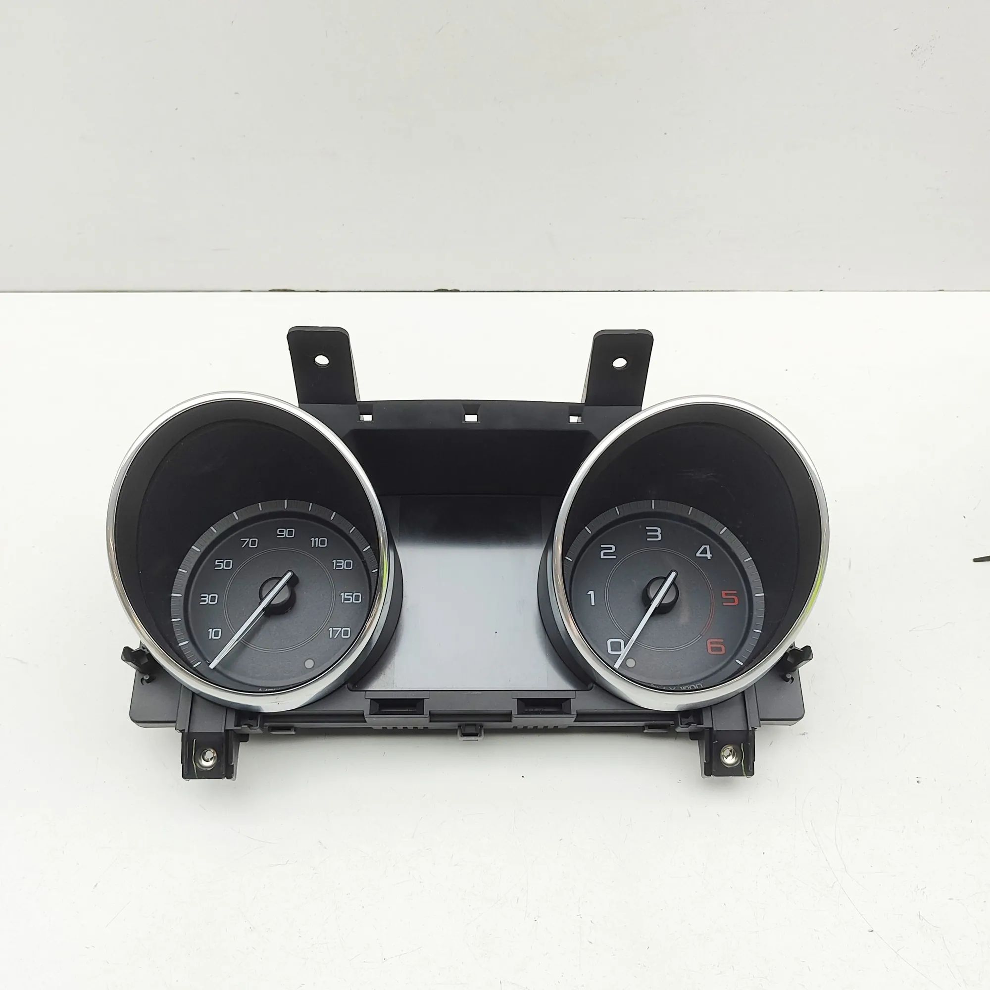 Jaguar XE Instrument Cluster Speedometer Instrument Cluster Speedometer — JAGUAR XE (X76...