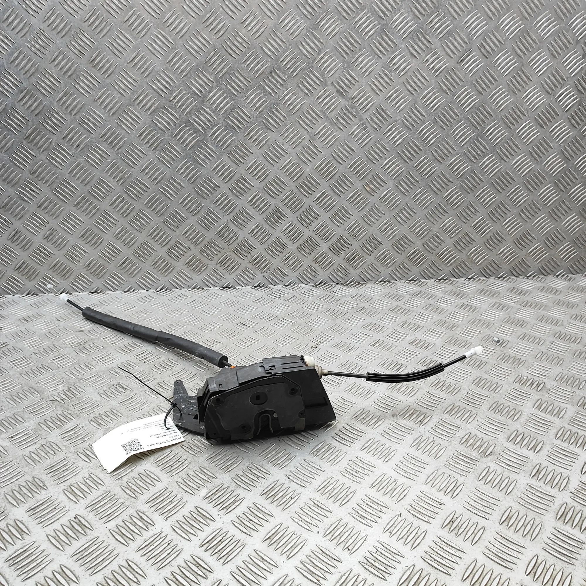 Jaguar XE Door lock — front left Door lock — front left — JAGUAR XE (X760) (2015...