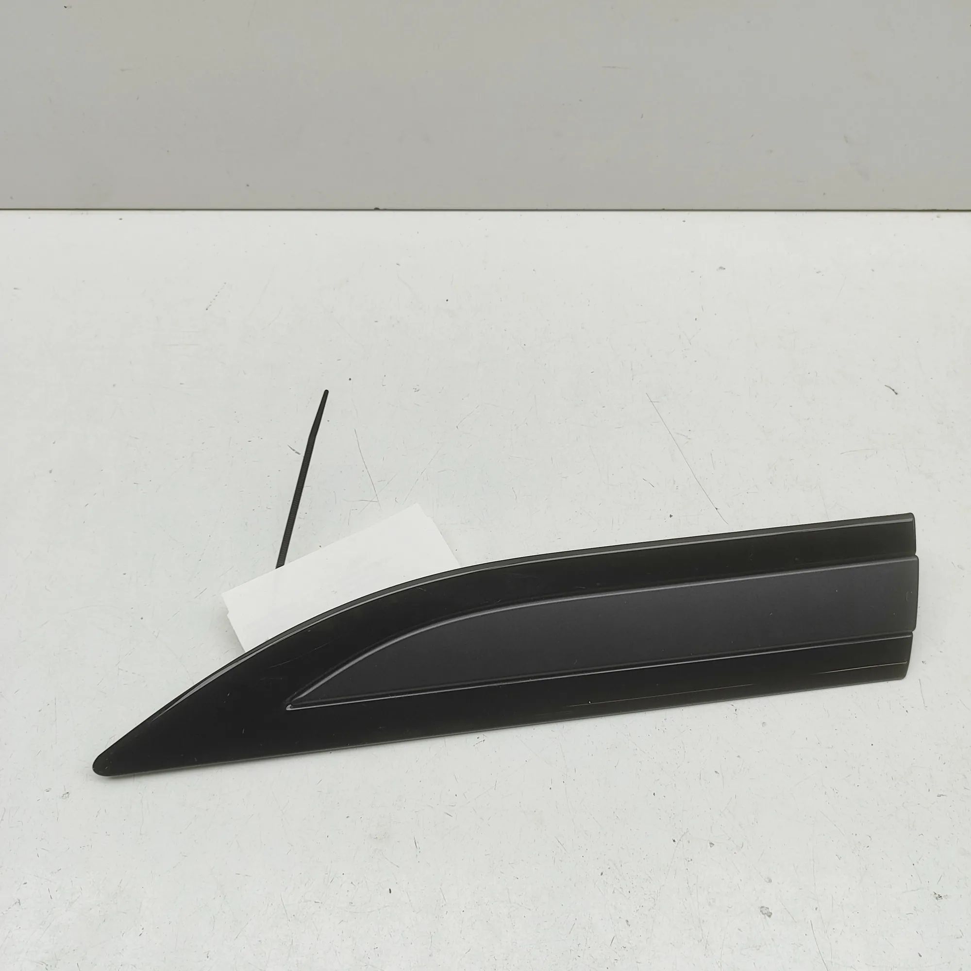 Land Rover Range Rover Evoque Door moulding — front left Door moulding — front left — LAND ROVER RANGE R...