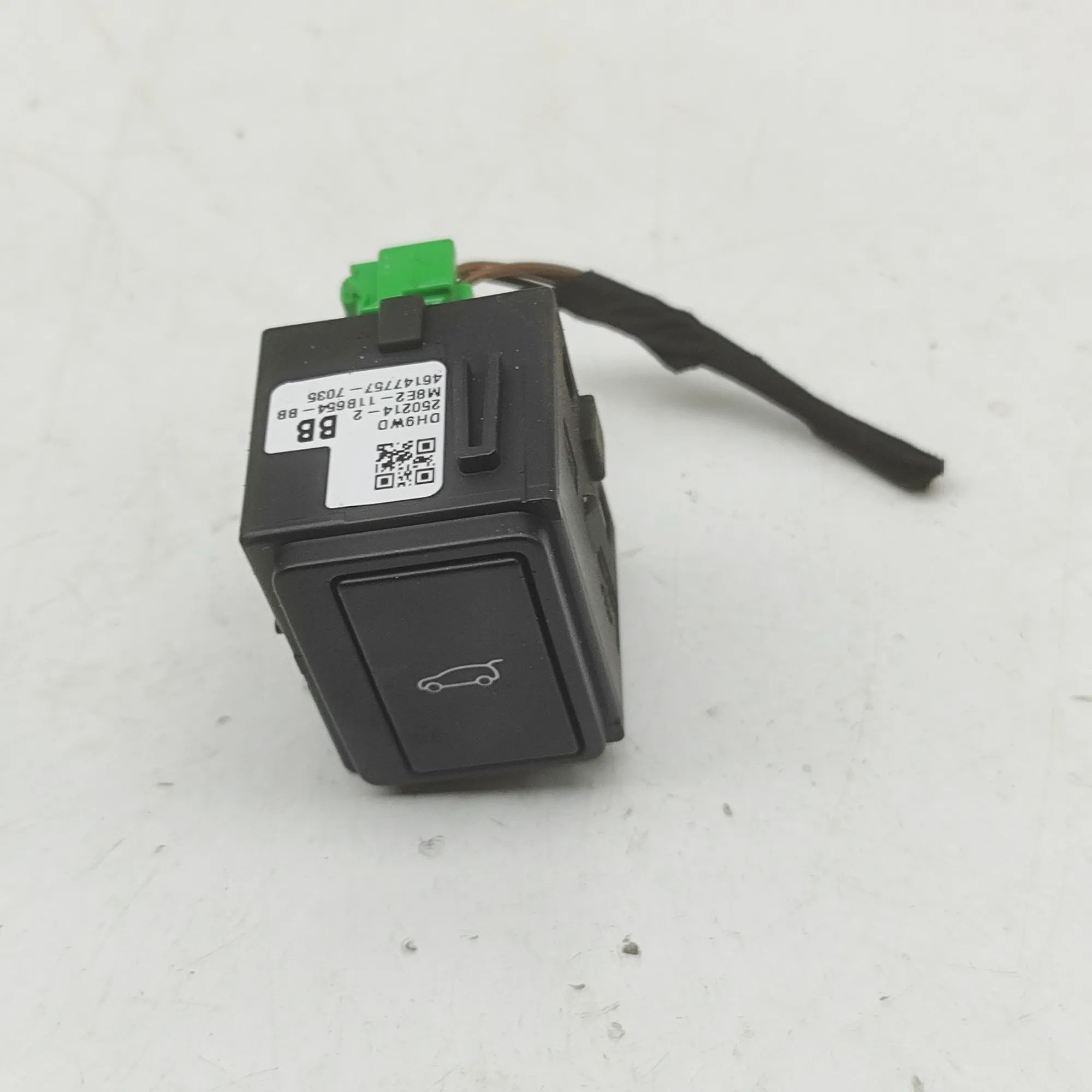 Land Rover Range Rover Evoque Tailgate Open Switch Tailgate Open Switch — LAND ROVER RANGE ROVER E...