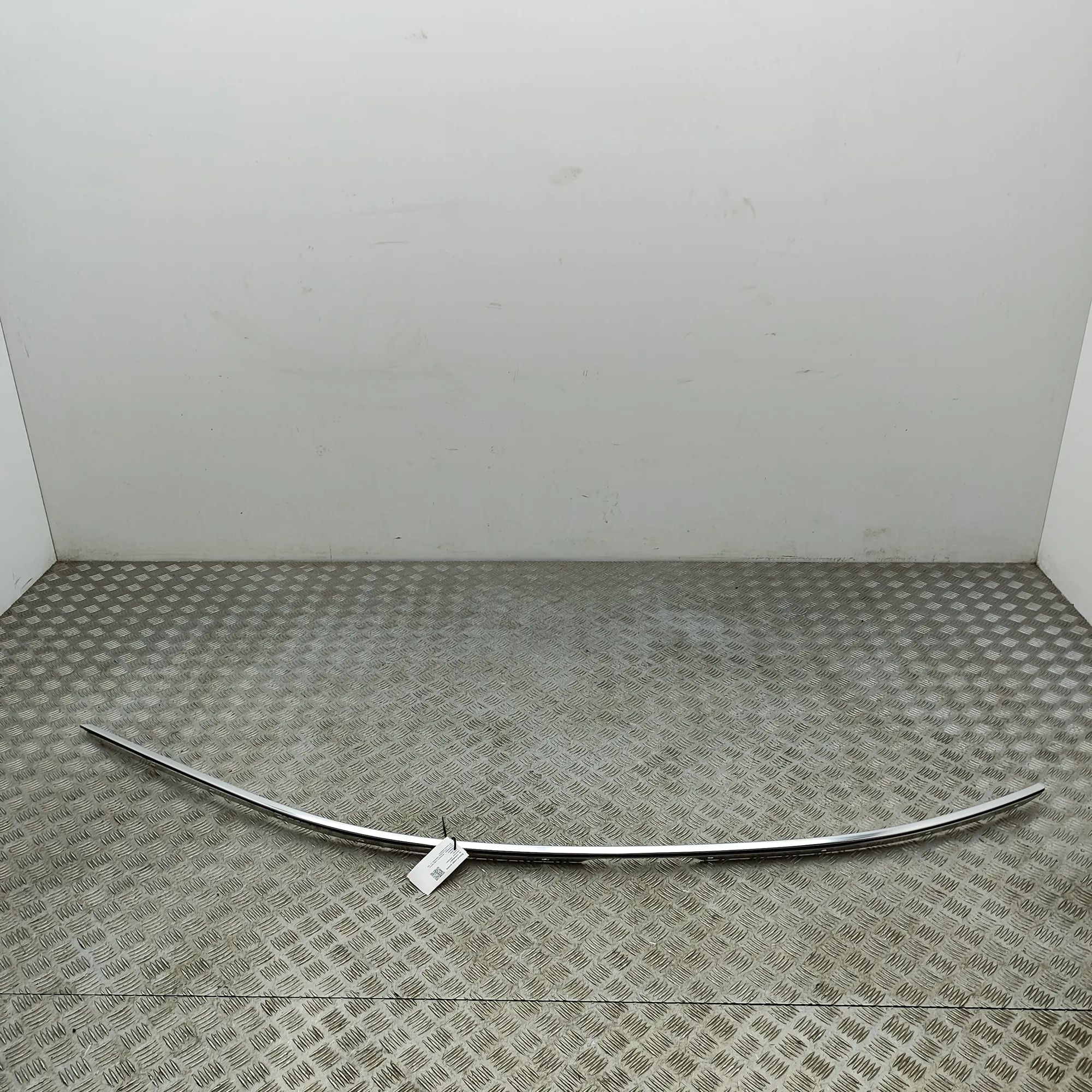 Maserati Ghibli Right Side Roof Strip Trim Right Side Roof Strip Trim — MASERATI GHIBLI (M...