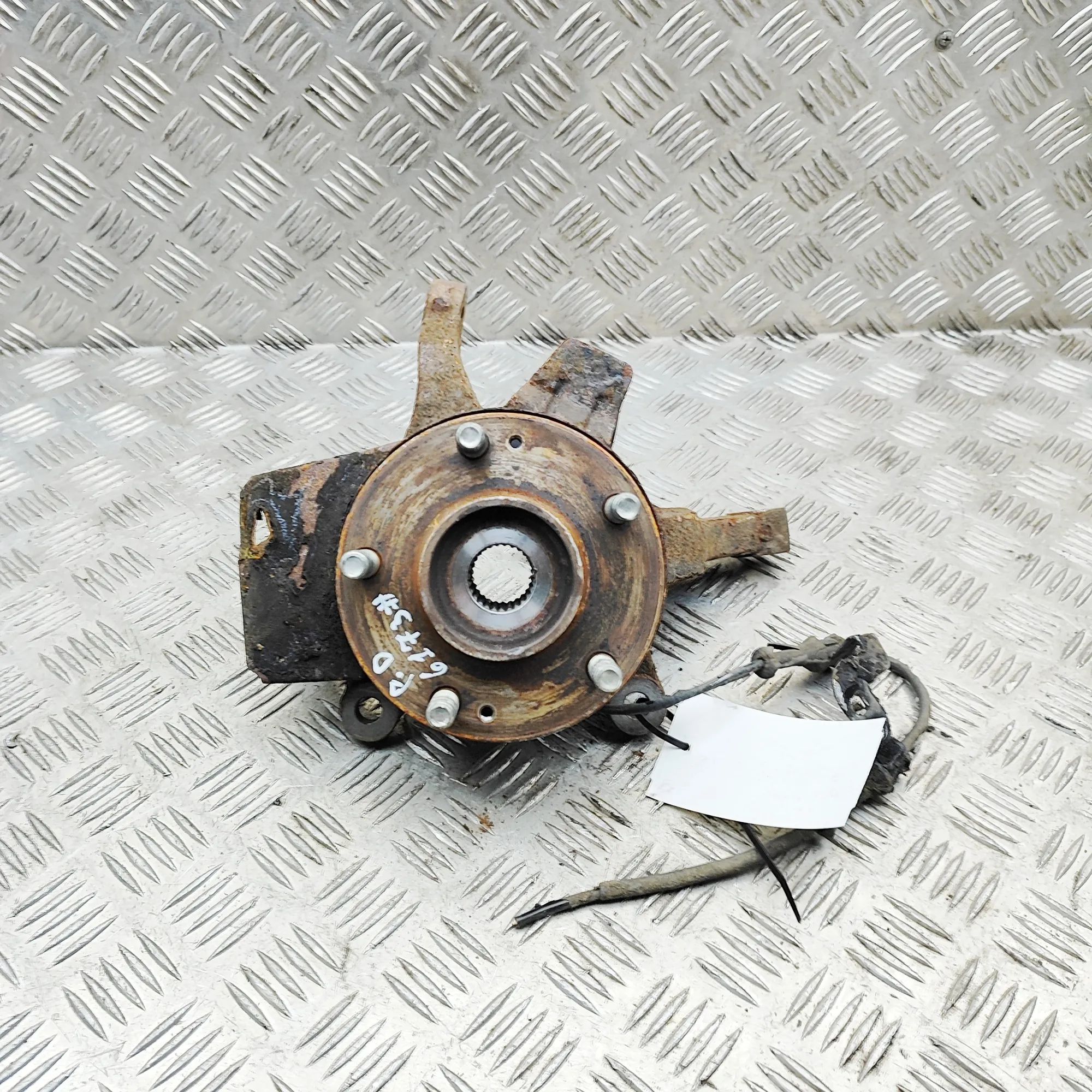Kia ceed (JD) Front Right Wheel Hub Front Right Wheel Hub — KIA CEE\'D (JD) (2012-2...