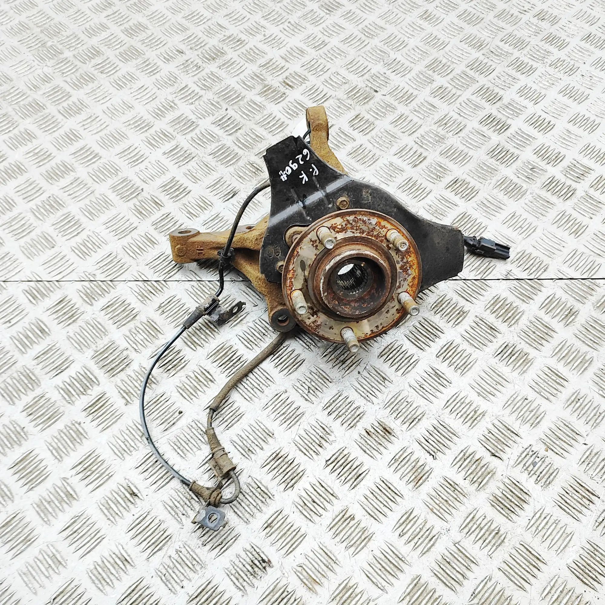 Kia Optima (JF) Front Left Wheel Hub Front Left Wheel Hub — KIA OPTIMA (Sportswagon)...