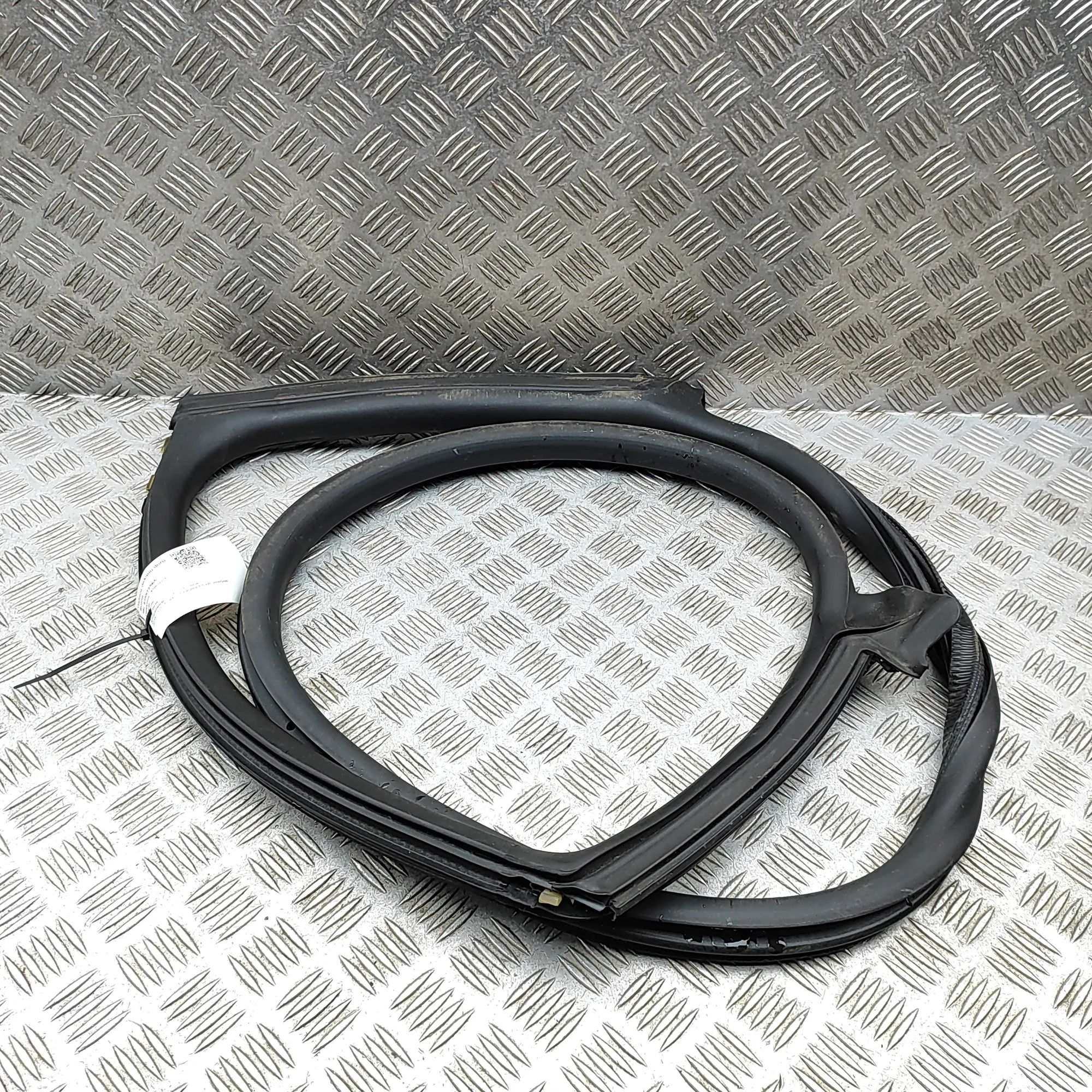 Porsche Taycan Door rubber seal — rear right