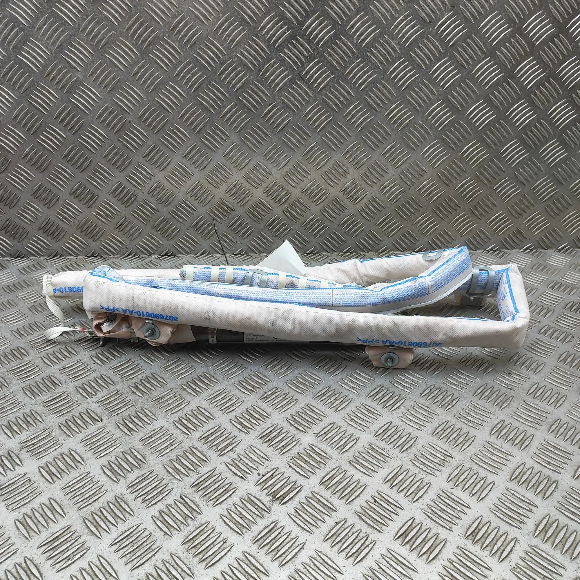 Land Rover Range Rover Sport (L494) Right Side Roof Safety Curtain SRS Right Side Roof Safety Curtain SRS — LAND ROVER...
