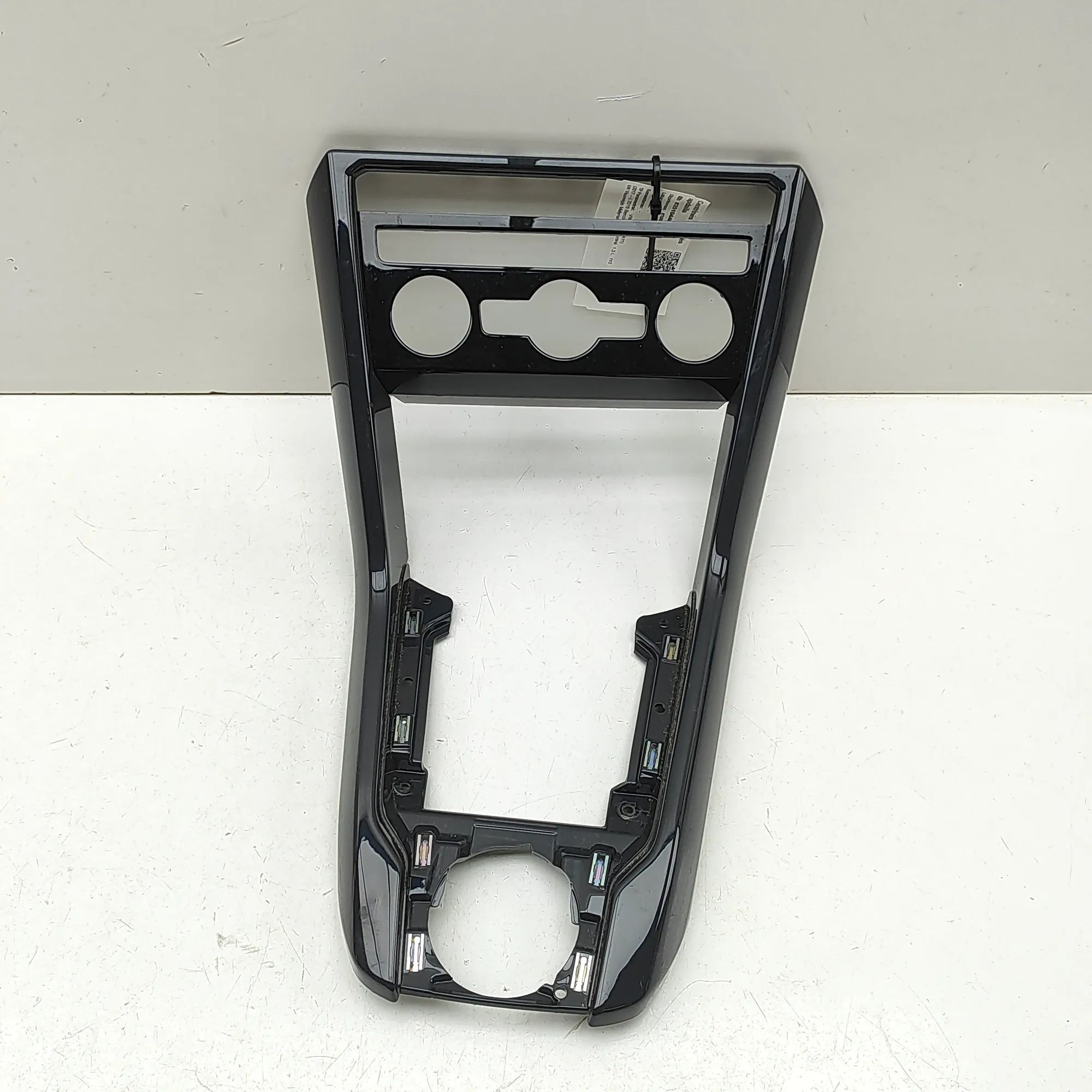 Volkswagen T-Roc Centre console trim Centre console trim — VW T-ROC (A11) (2017-...)...