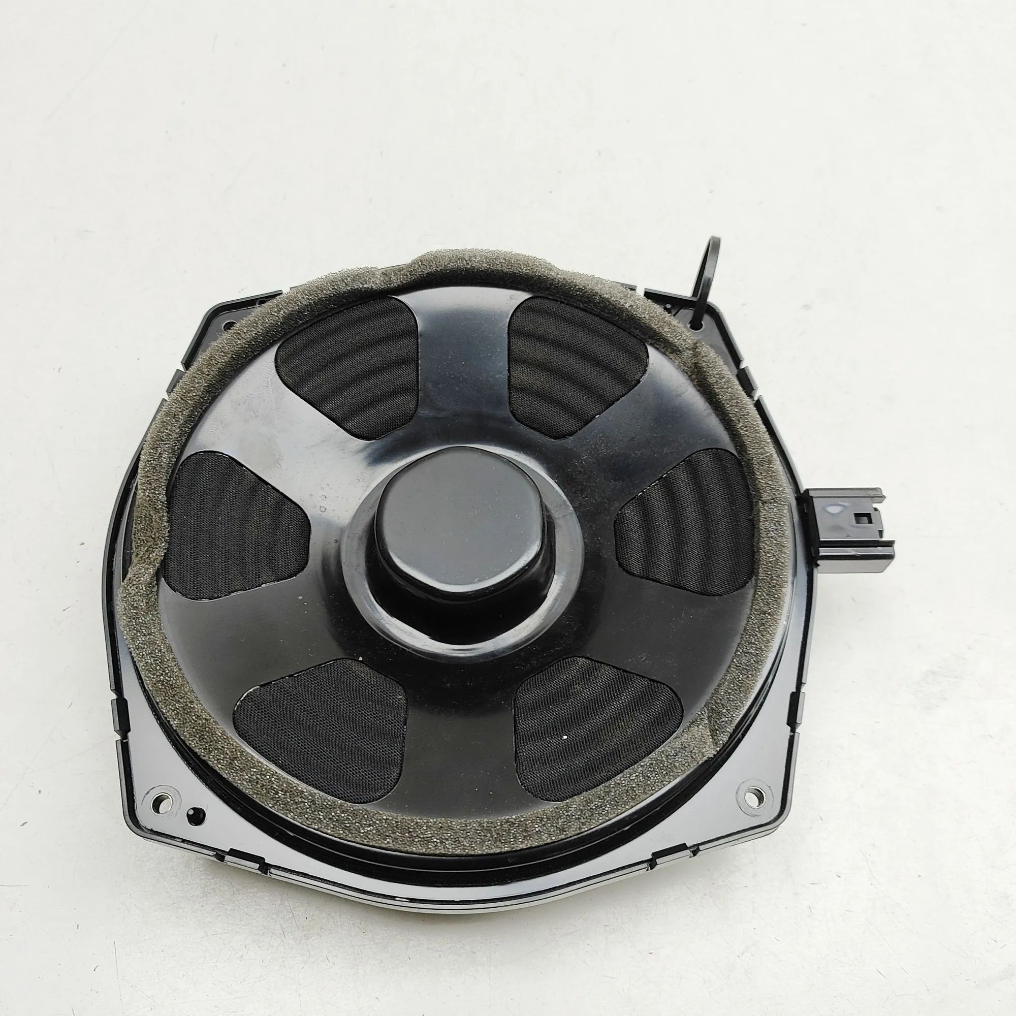 Land Rover Discovery Front Right Door Speaker Front Right Door Speaker — LAND ROVER DISCOVERY...