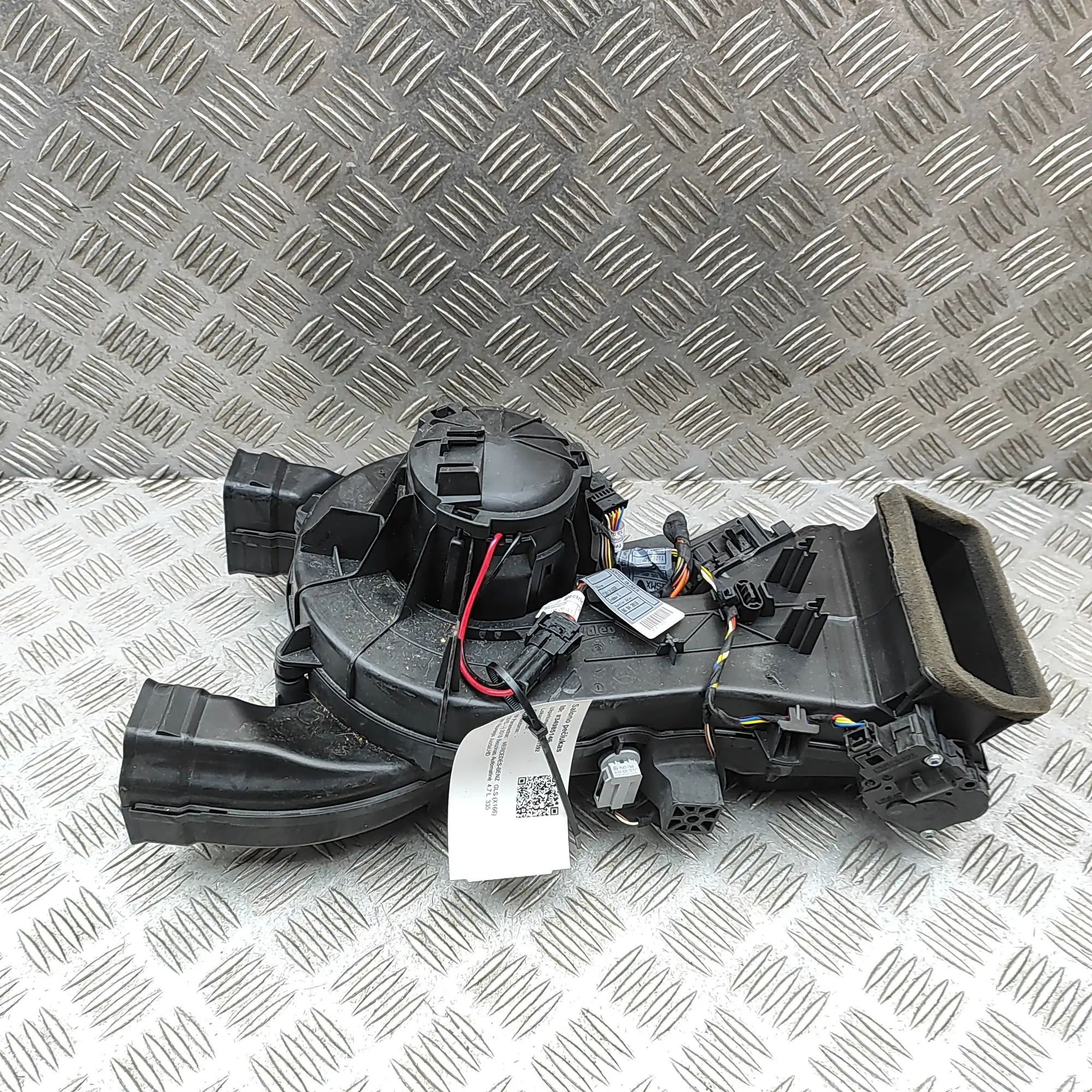Mercedes-Benz GL / GLS (X166) Centre console air vent Centre console air vent — MERCEDES BENZ GLS (X1...