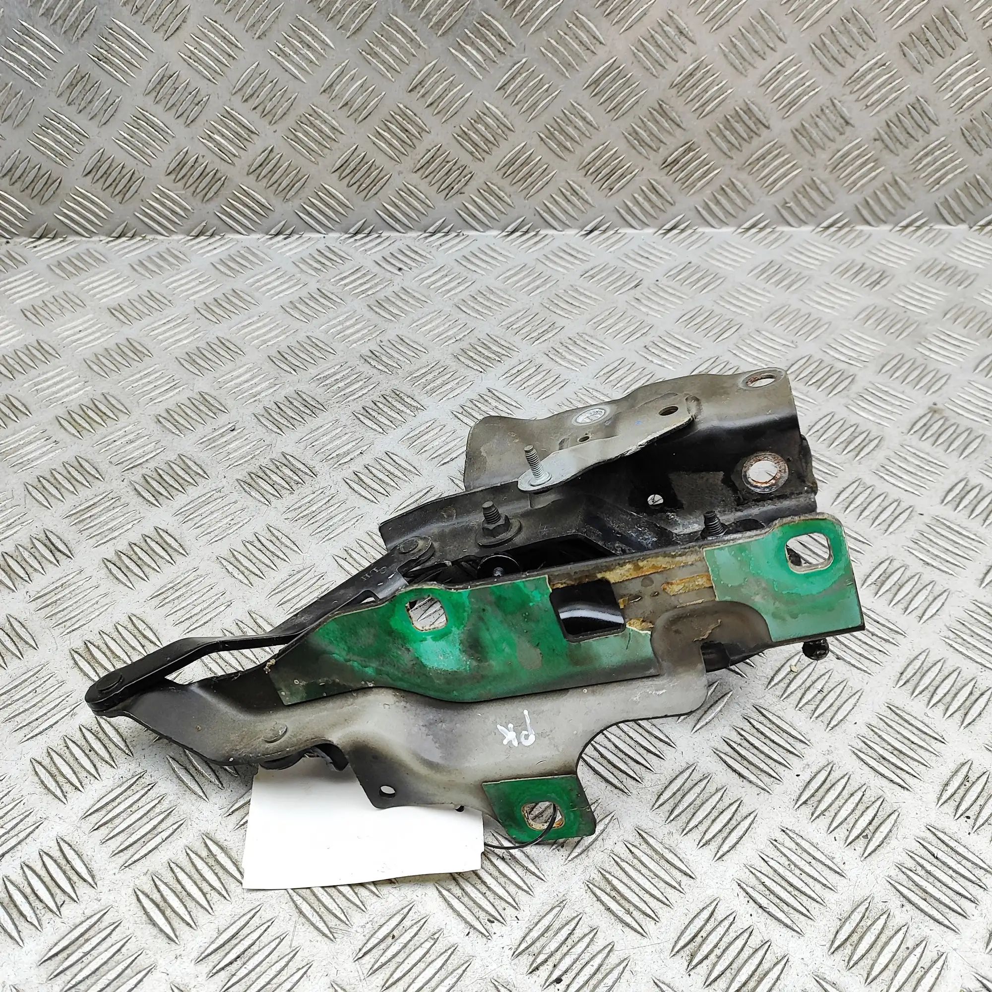 Land Rover Discovery Bonnet hinge — front left Bonnet hinge — front left — LAND ROVER DISCOVER...