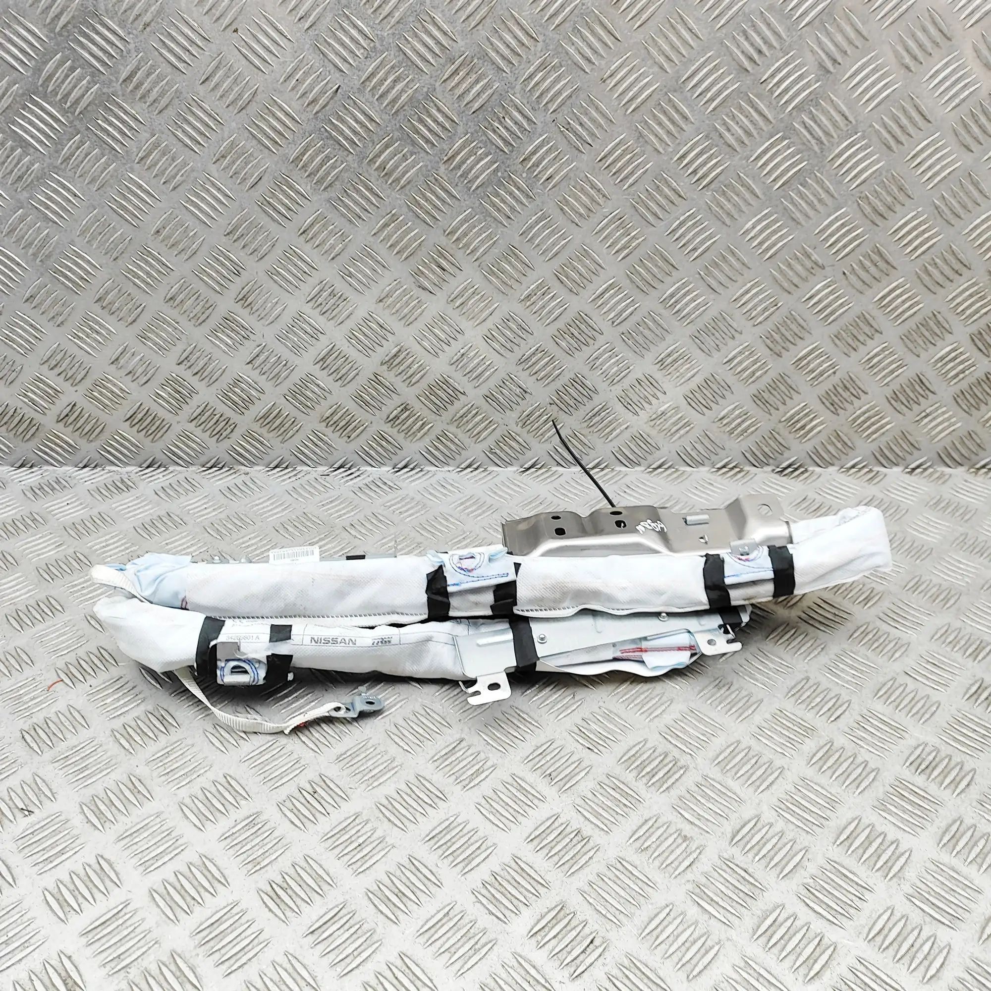 Nissan Leaf Right Side Roof Safety Curtain SRS Right Side Roof Safety Curtain SRS — NISSAN LEA...
