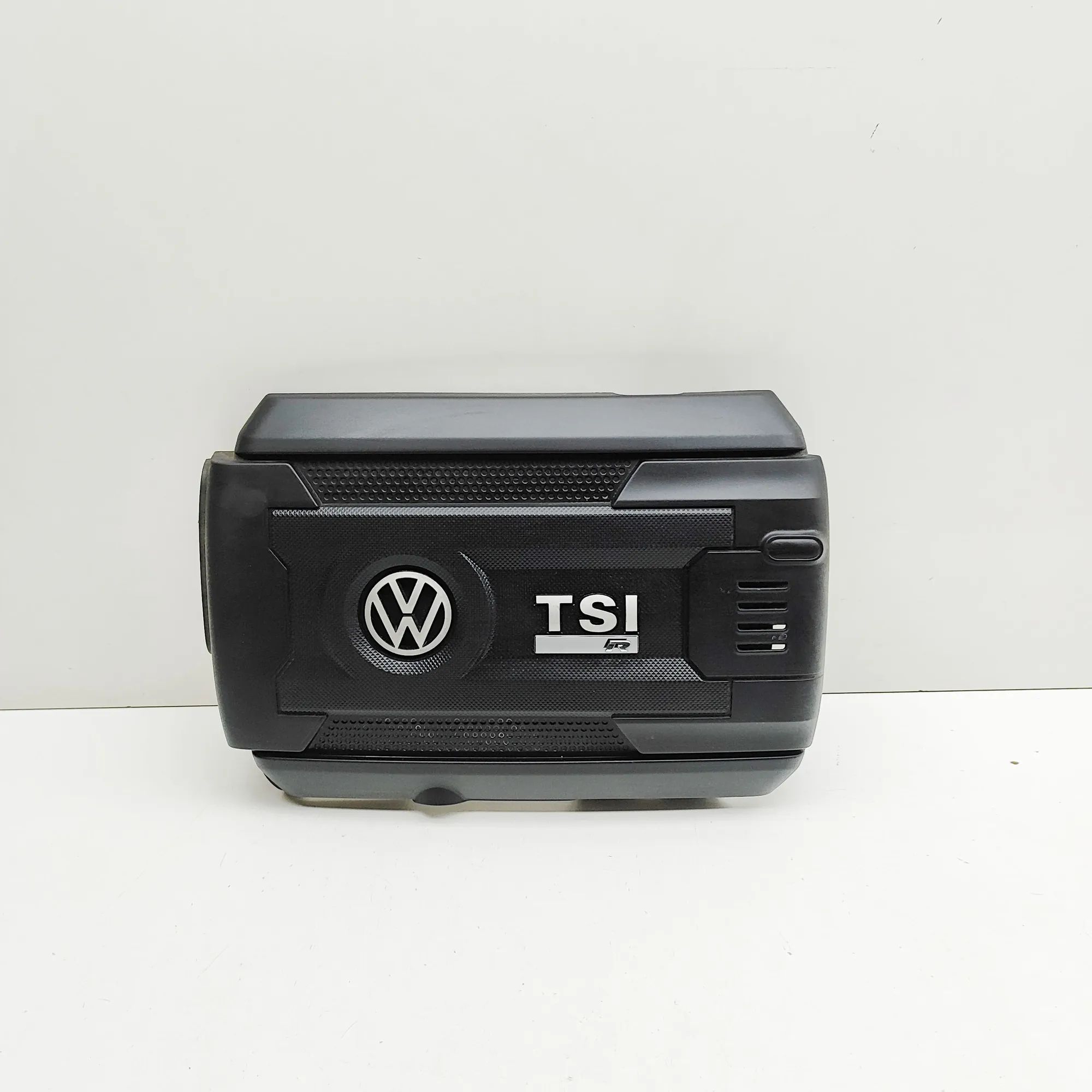Volkswagen T-Roc Крышка двигателя (пластик) Engine cover — VW T-ROC (A11) (2017-...) — 06K1...