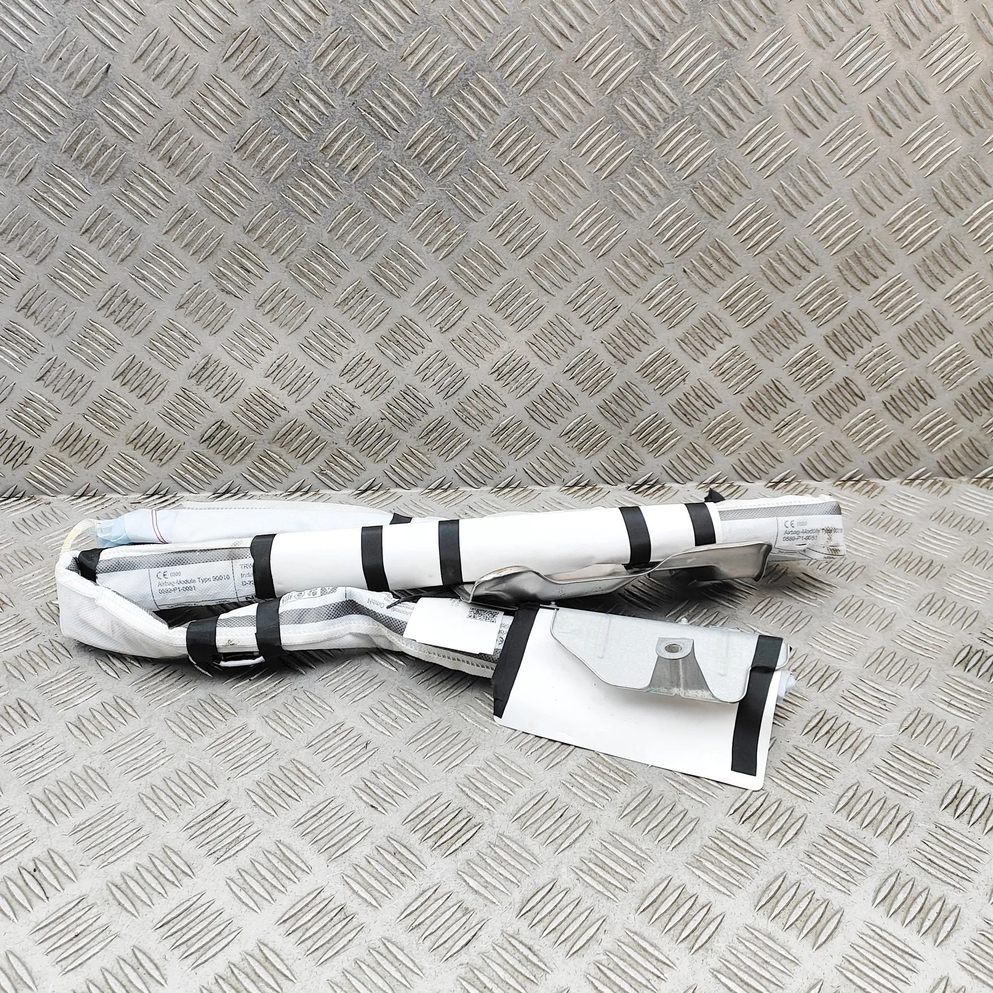 Nissan Leaf Left Side Roof Safety Curtain SRS Left Side Roof Safety Curtain SRS — NISSAN LEAF...