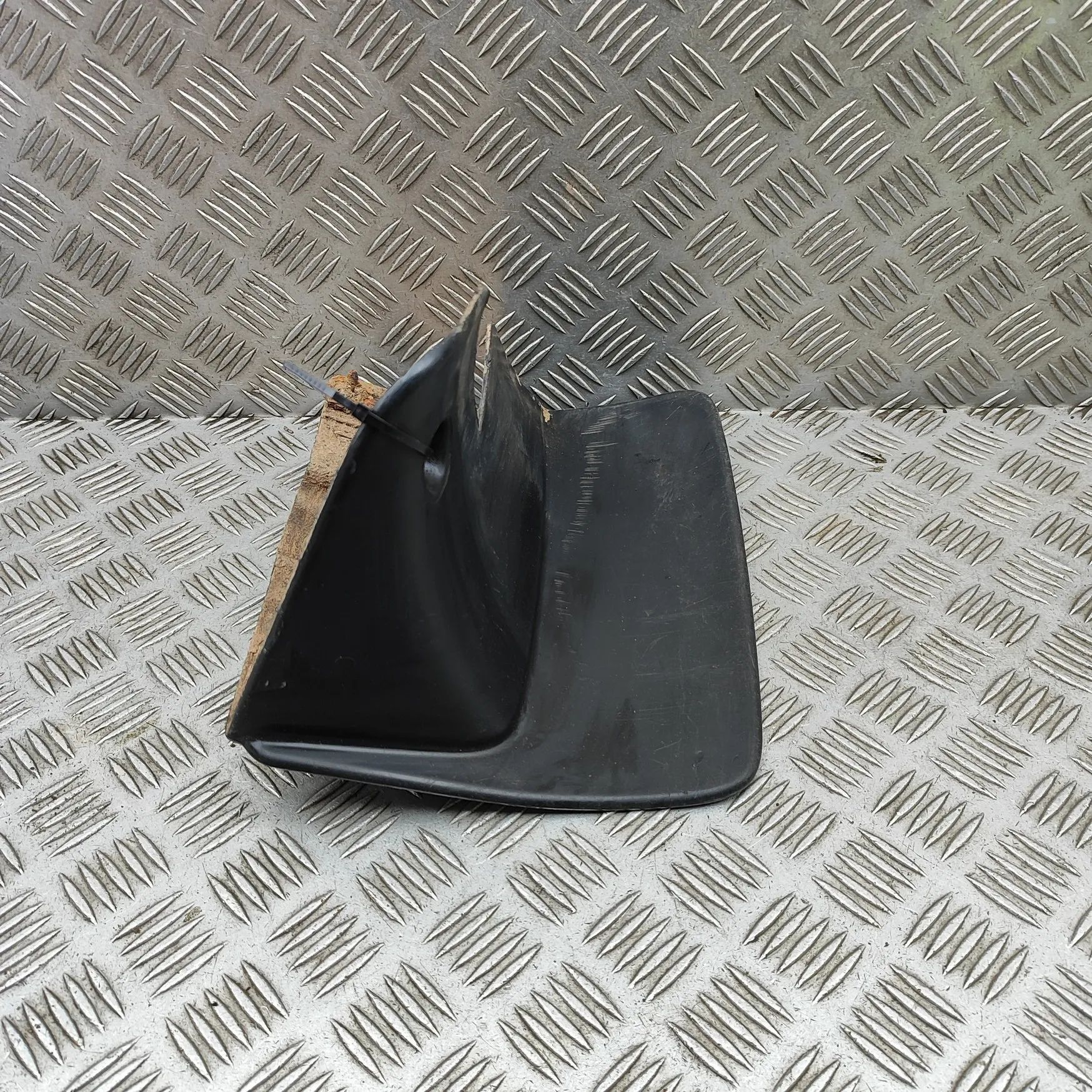 Toyota Land Cruiser 100 Mudguard — front right Mudguard — front right — TOYOTA LAND CRUISER (1...