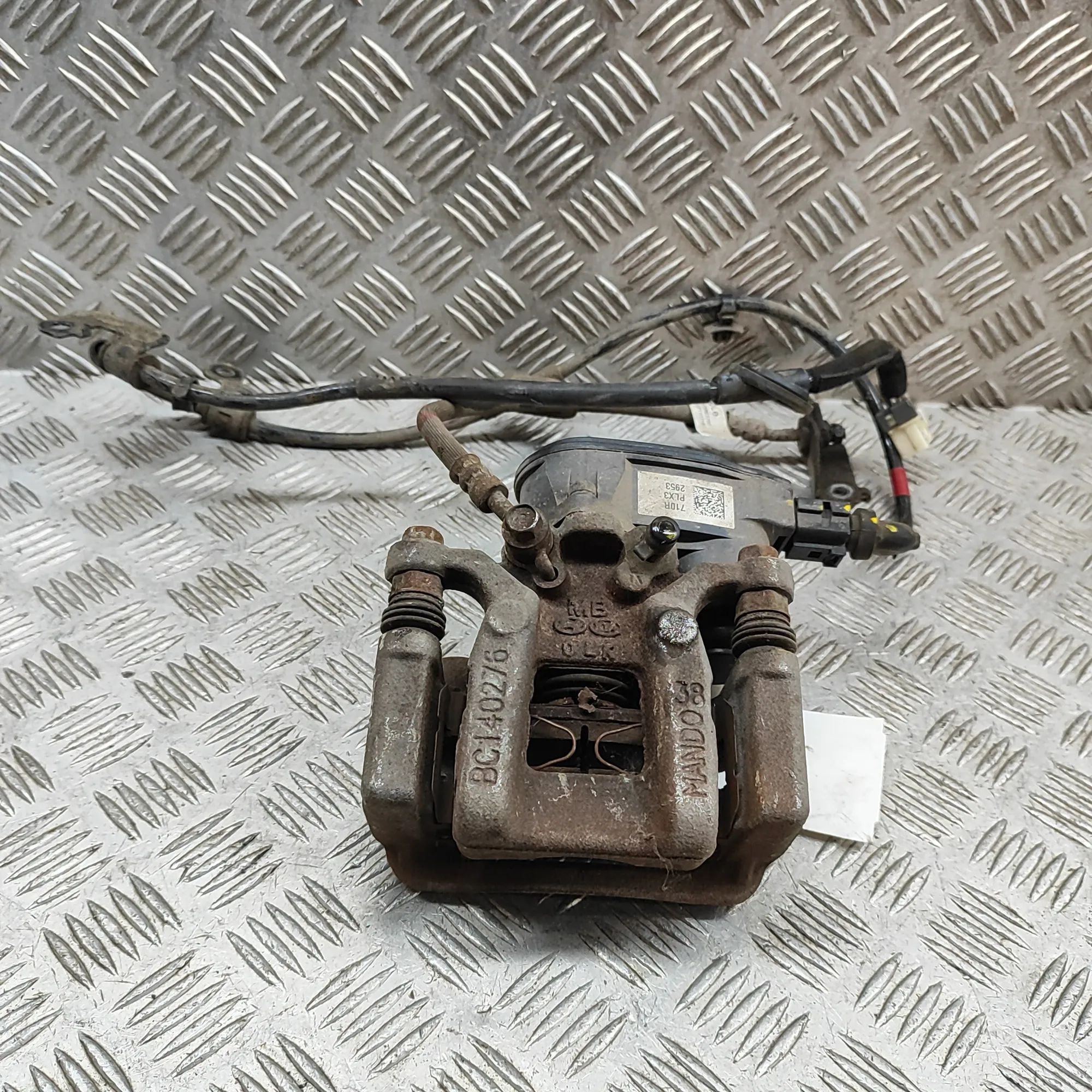 Kia Sportage Brake caliper — rear right Brake caliper — rear right — KIA SPORTAGE (QL) ...
