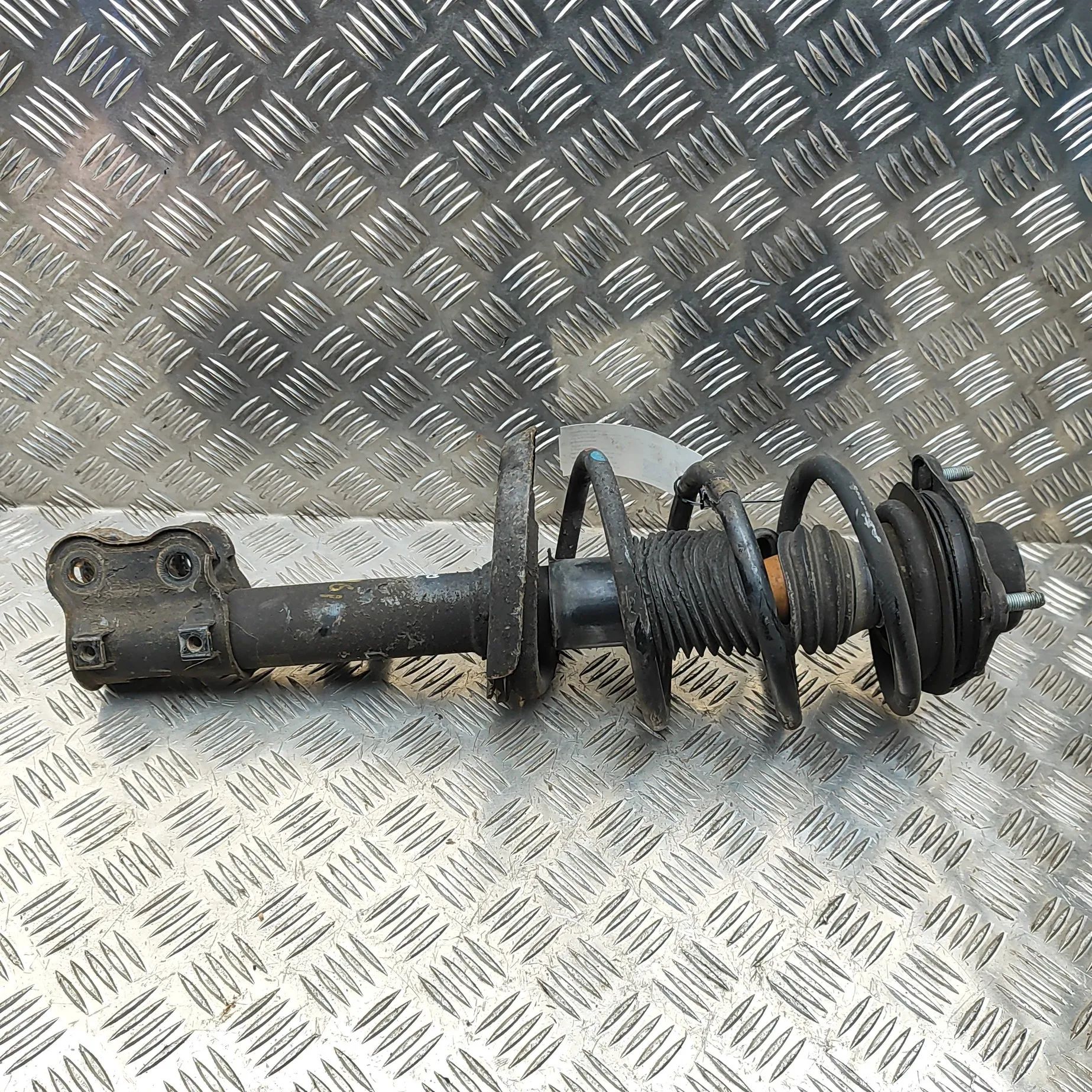 Hyundai i40 Shock absorber — front left Shock absorber — front left — HYUNDAI I40 (VF) ...