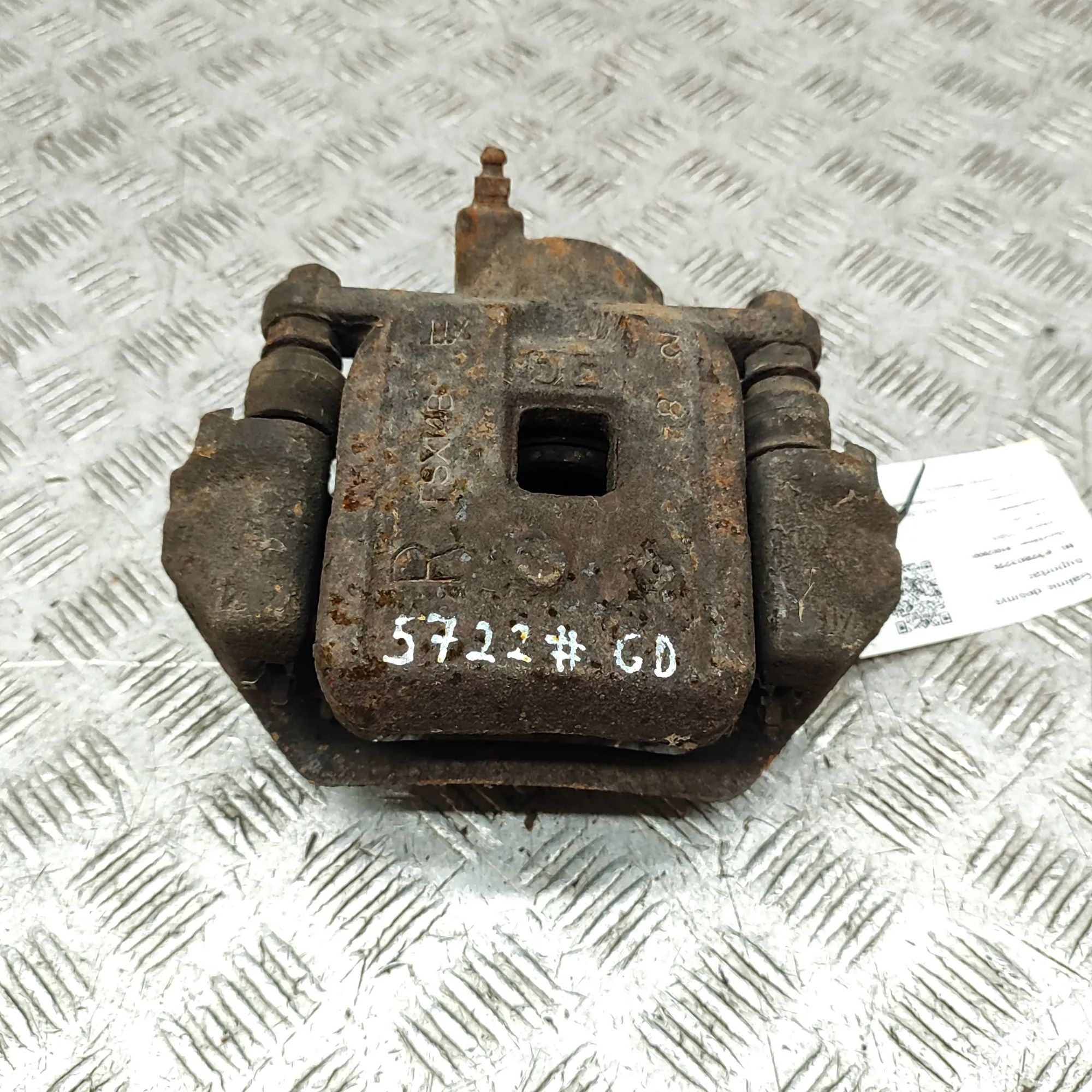 Toyota Land Cruiser 100 Brake caliper — rear right Brake caliper — rear right — TOYOTA LAND CRUISE...