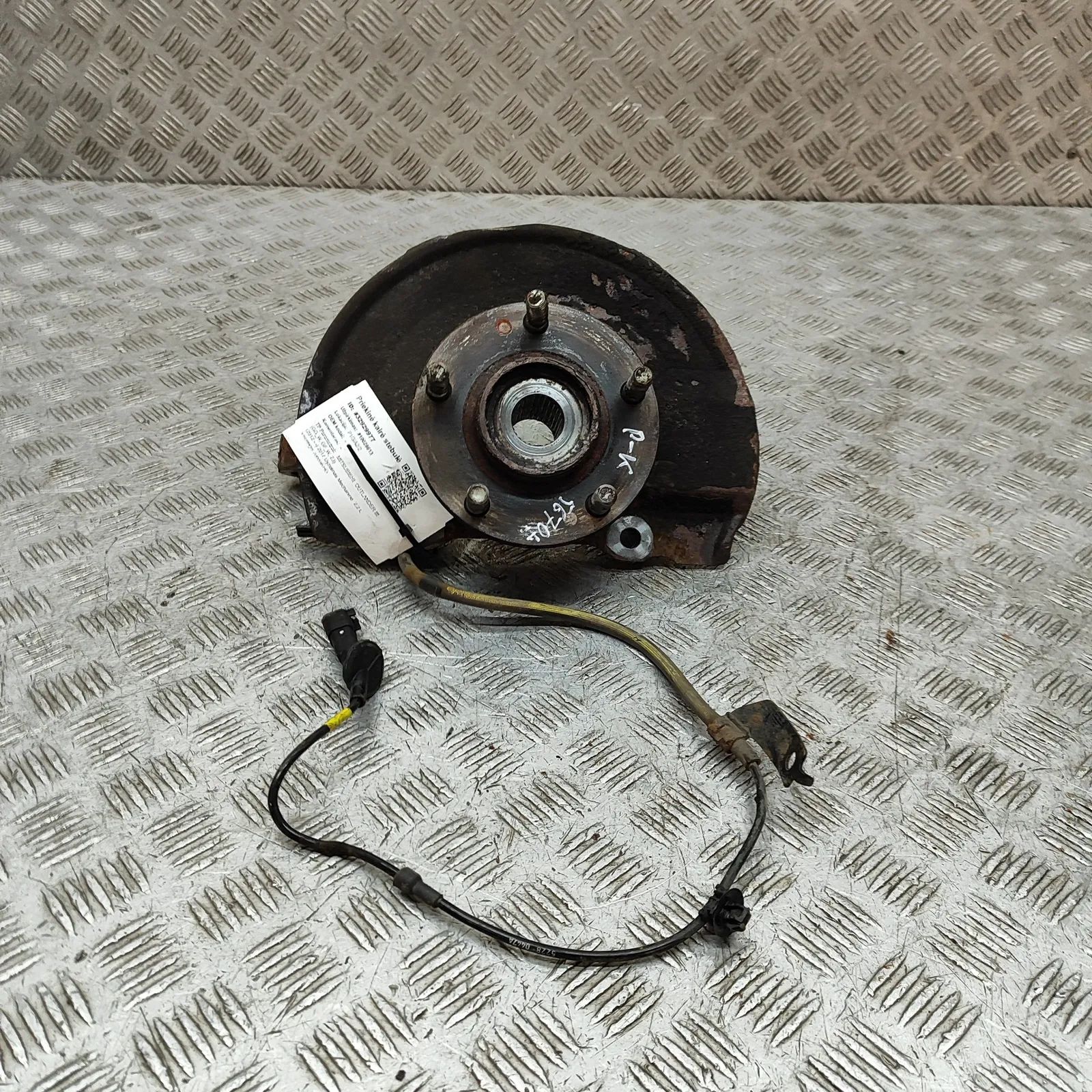 Mitsubishi Outlander Front Left Wheel Hub Front Left Wheel Hub — MITSUBISHI OUTLANDER (II...