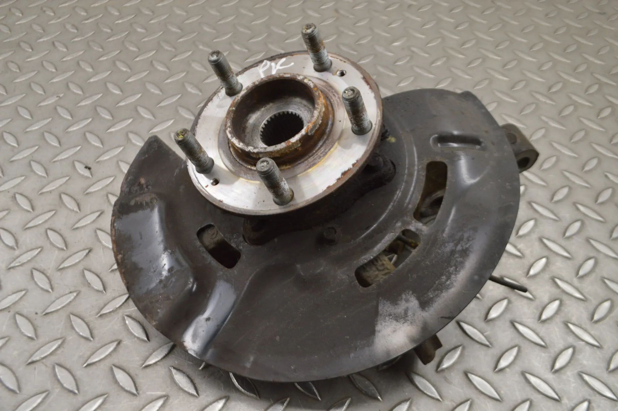 Hyundai Tucson Front Left Wheel Hub Front Left Wheel Hub — HYUNDAI TUCSON (TL, TLE)...