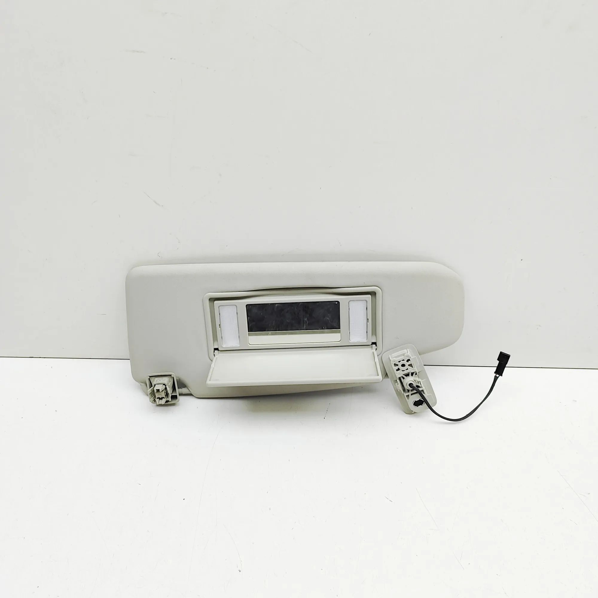 Volvo V40 Left Side Sun Visor Left Side Sun Visor — VOLVO V40 (Hatchback) (20...