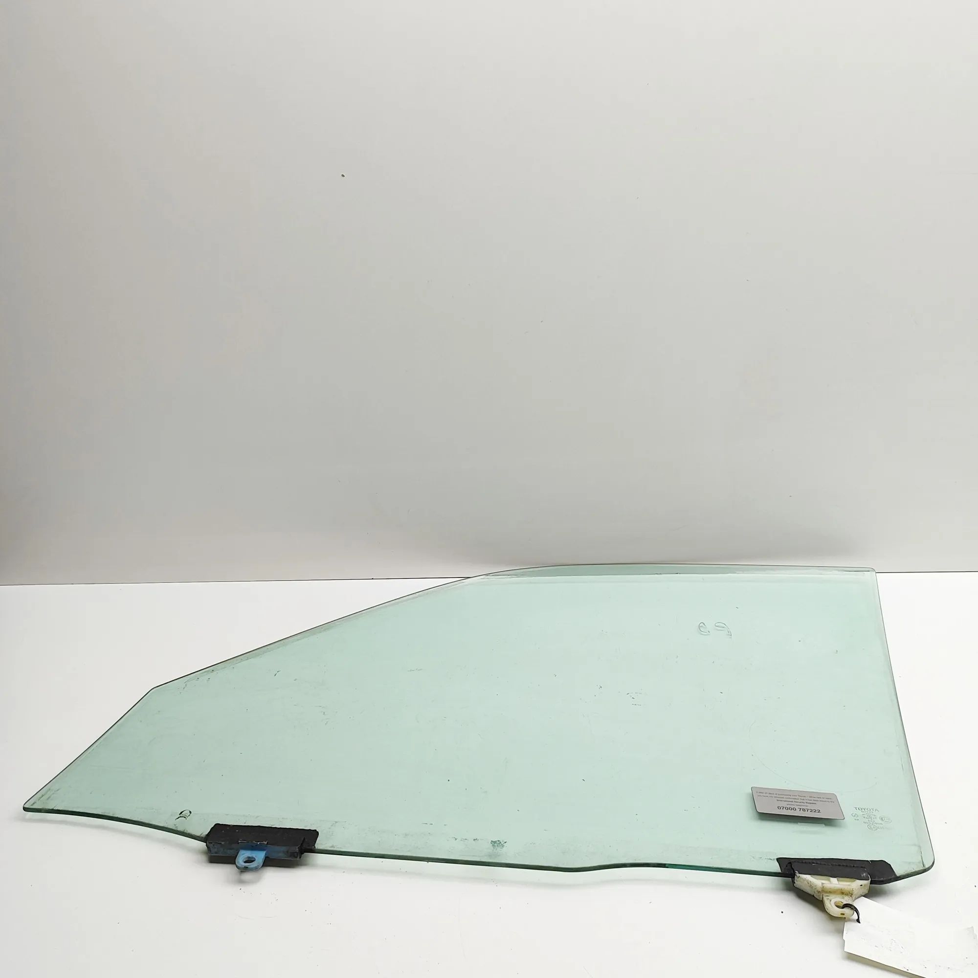 Toyota Land Cruiser 100 Front Right Door Window Front Right Door Window — TOYOTA LAND CRUISER (...
