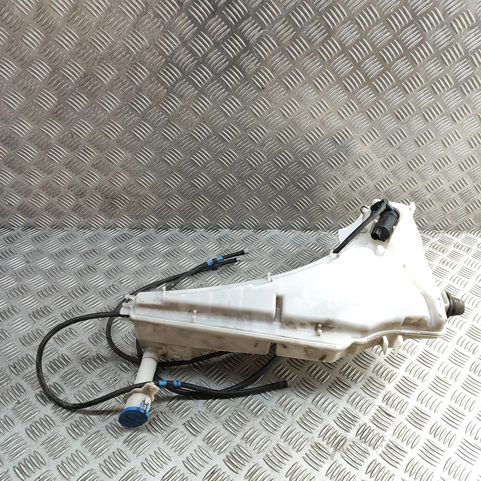 Land Rover Range Rover Sport (L494) Window Washer Tank Window Washer Tank — LAND ROVER RANGE ROVER SPO...