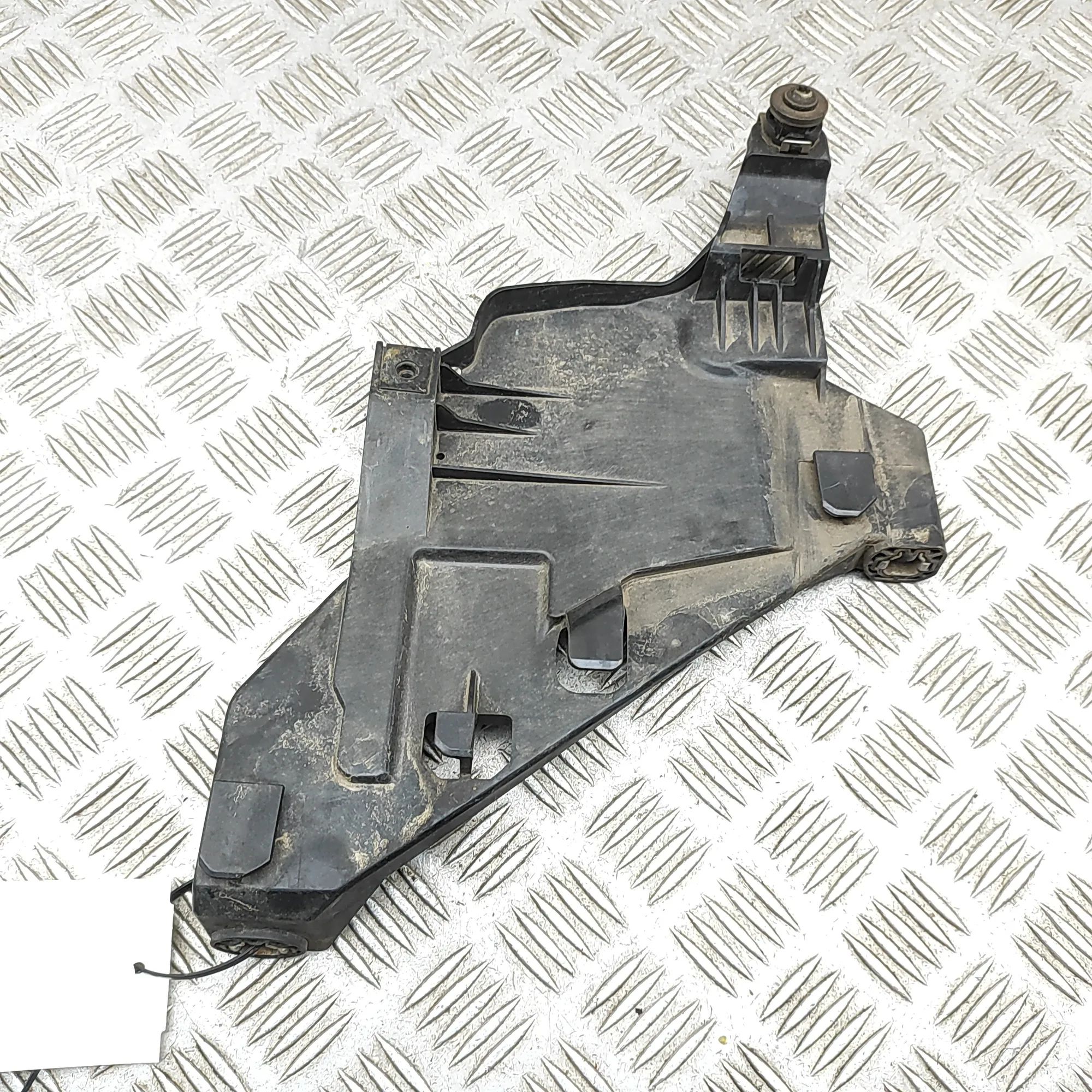 Audi Q5 (8R) Left Headlight Bracket Left Headlight Bracket — AUDI Q5 (8R) (2008-201...