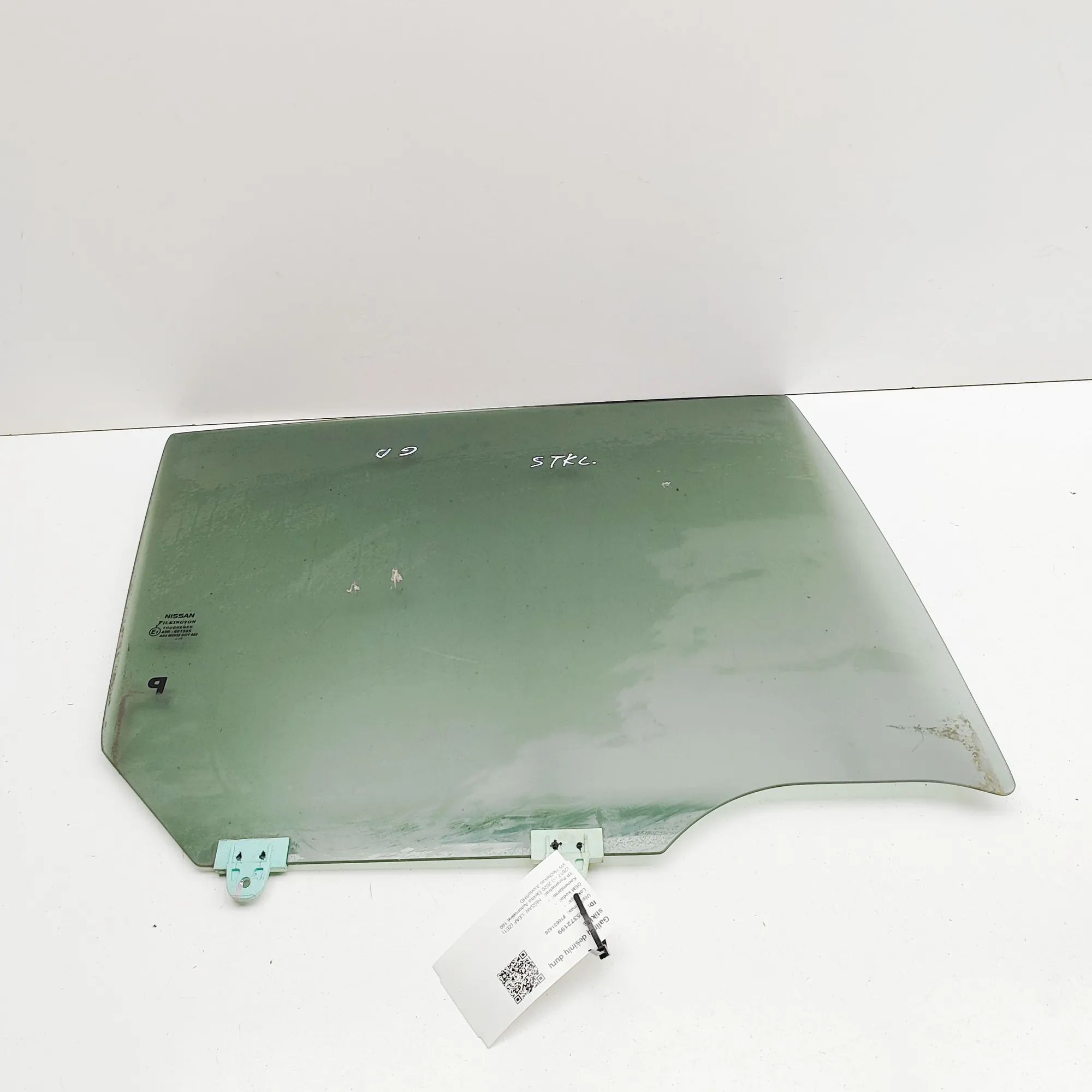 Nissan Leaf Right rear door window Right rear door window — NISSAN LEAF (ZE1) (201...