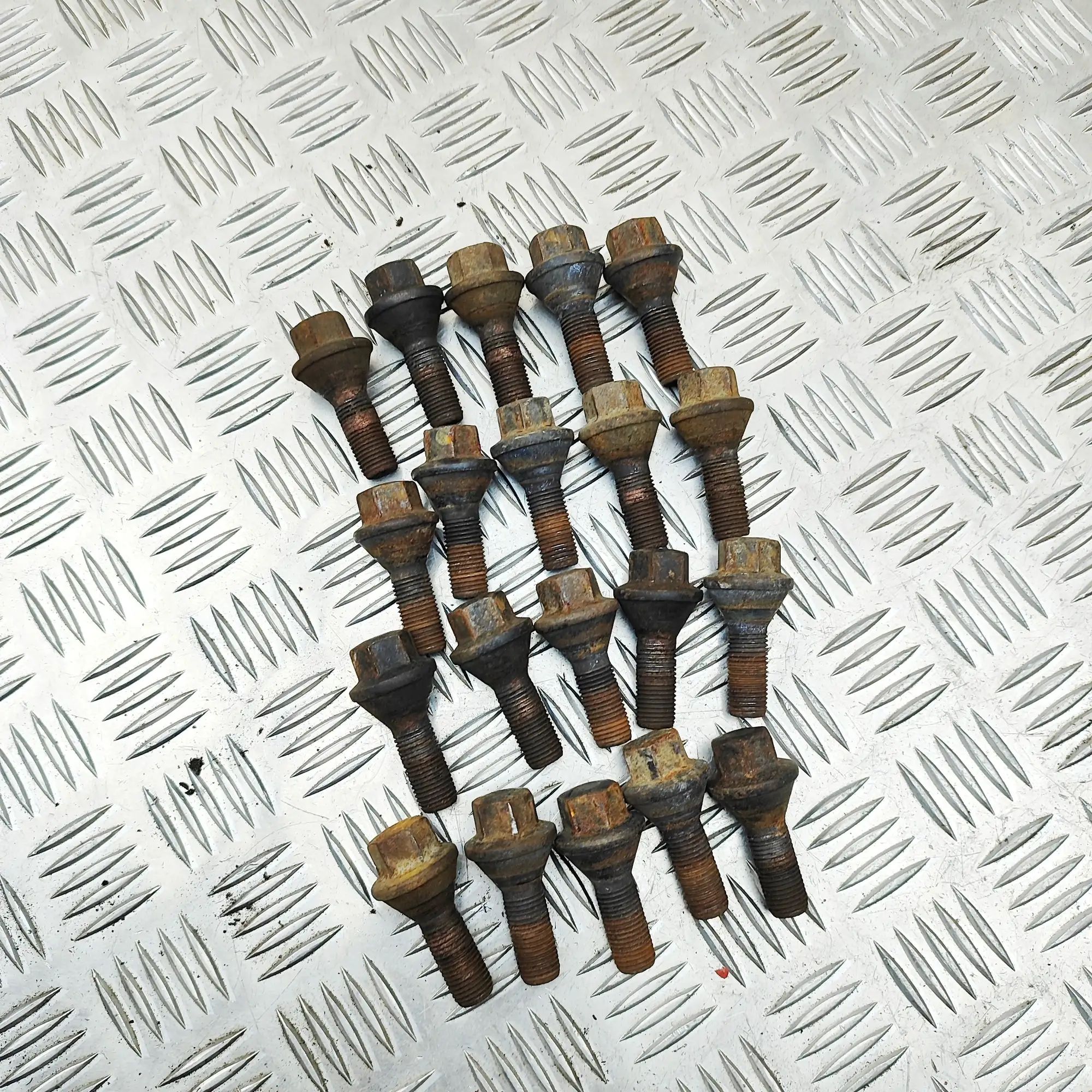 Renault Master Wheel Screws Kit Wheel Screws Kit — RENAULT MASTER (III Van FV) ...