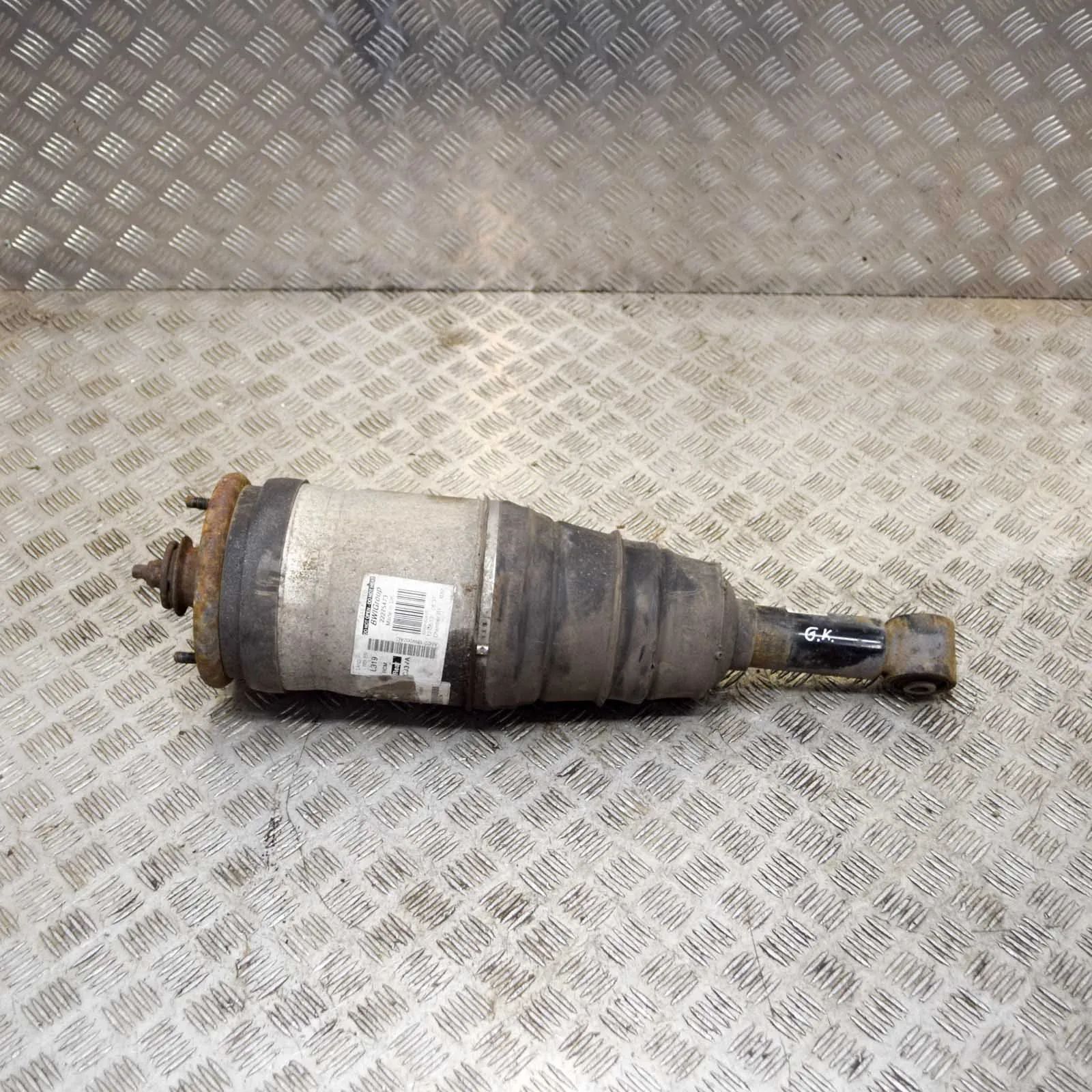Land Rover Discovery Shock absorber — rear left Shock absorber — rear left — LAND ROVER DISCOVE...