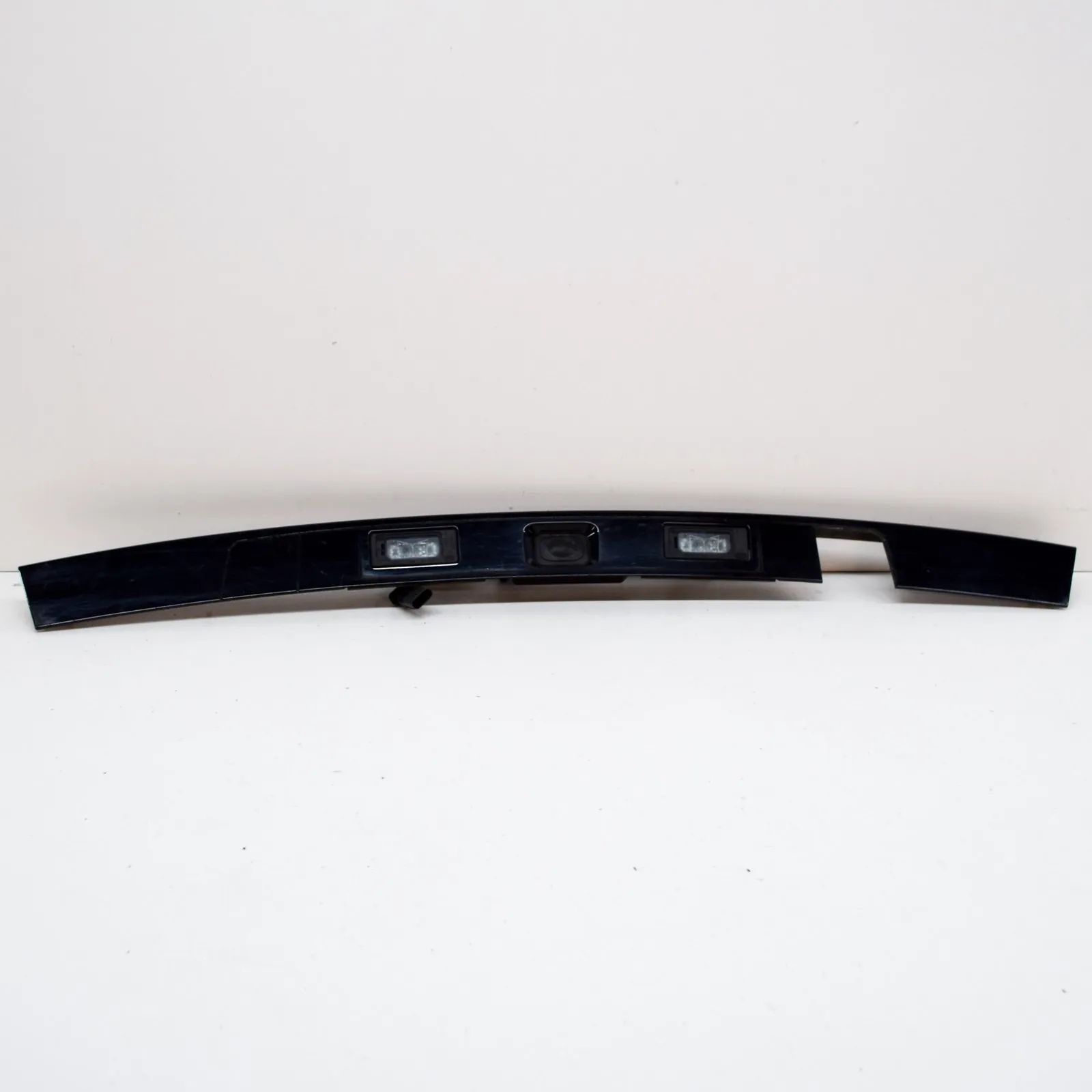 Land Rover Discovery Sport Number-plate light holder trim Number-plate light holder trim — LAND ROVER DIS...