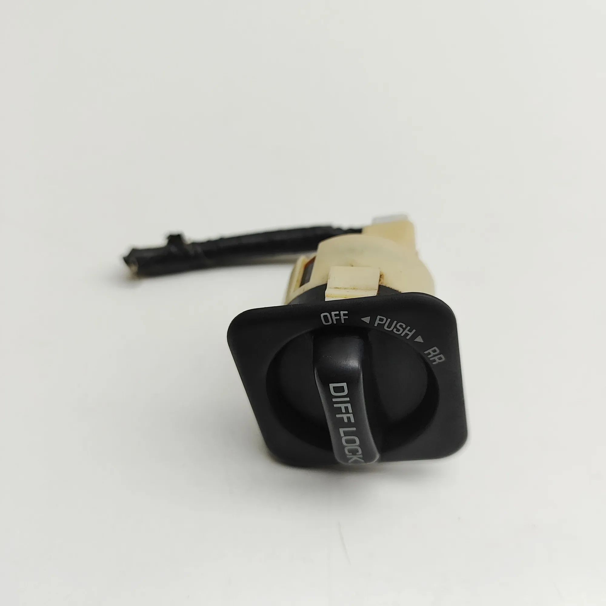 Toyota Land Cruiser 100 katkaisijat Switches — TOYOTA LAND CRUISER (100 _J1_) (1998...