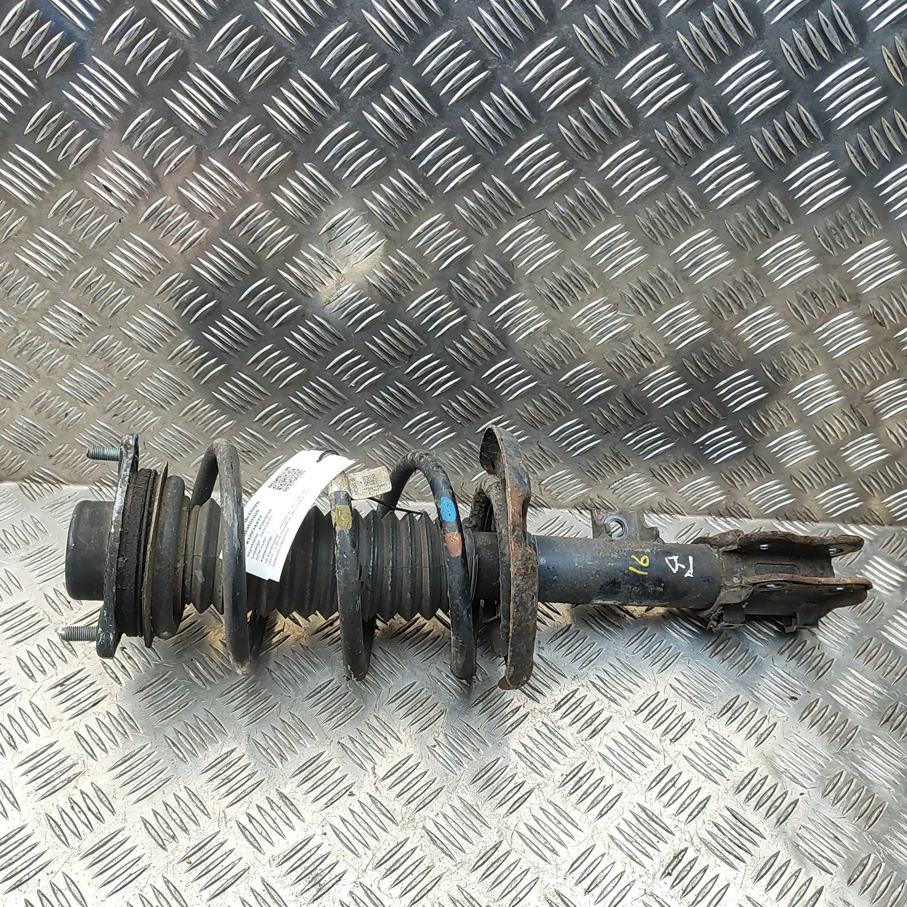 Hyundai i40 Shock absorber — front right Shock absorber — front right — HYUNDAI I40 (VF)...