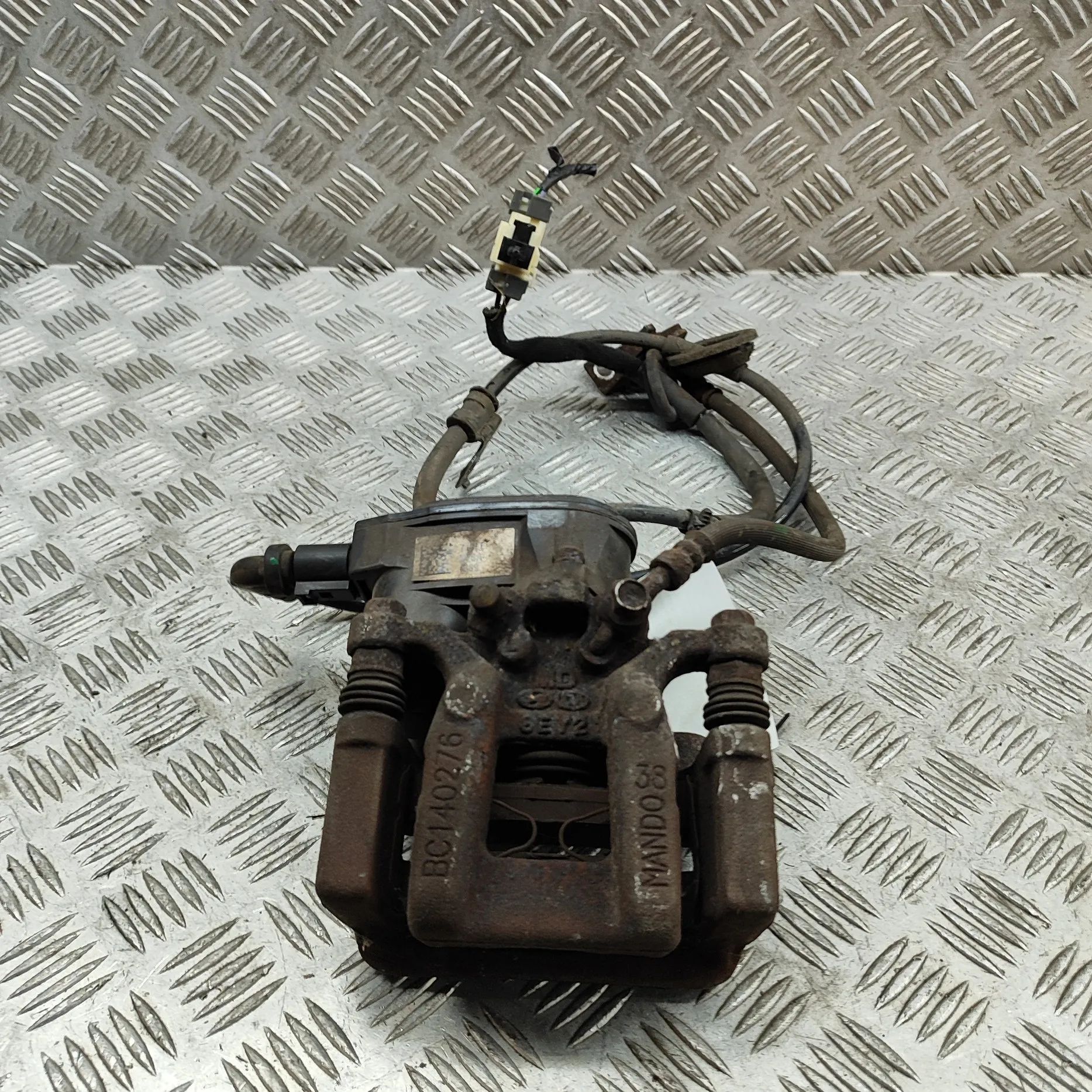 Kia Sportage Brake caliper — rear left Brake caliper — rear left — KIA SPORTAGE (QL) (...
