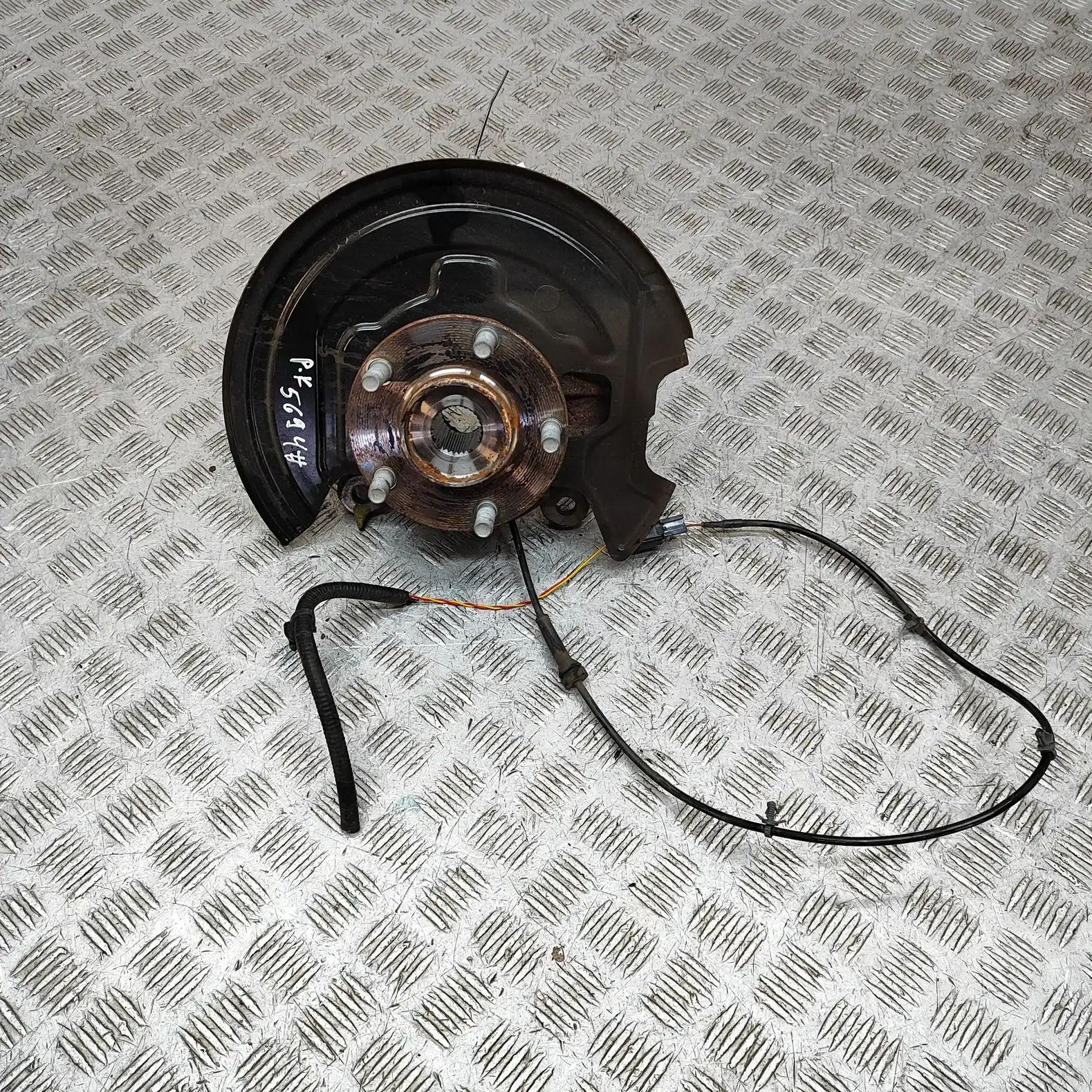 Nissan Leaf Front Left Wheel Hub Front Left Wheel Hub — NISSAN LEAF (ZE1) (2017-...