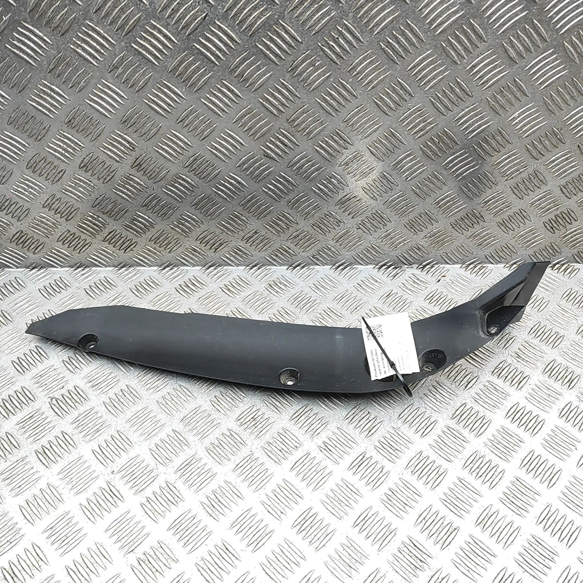 Porsche 911 (992) Plastic fender panel — front right Plastic fender panel — front right — PORSCHE 91...