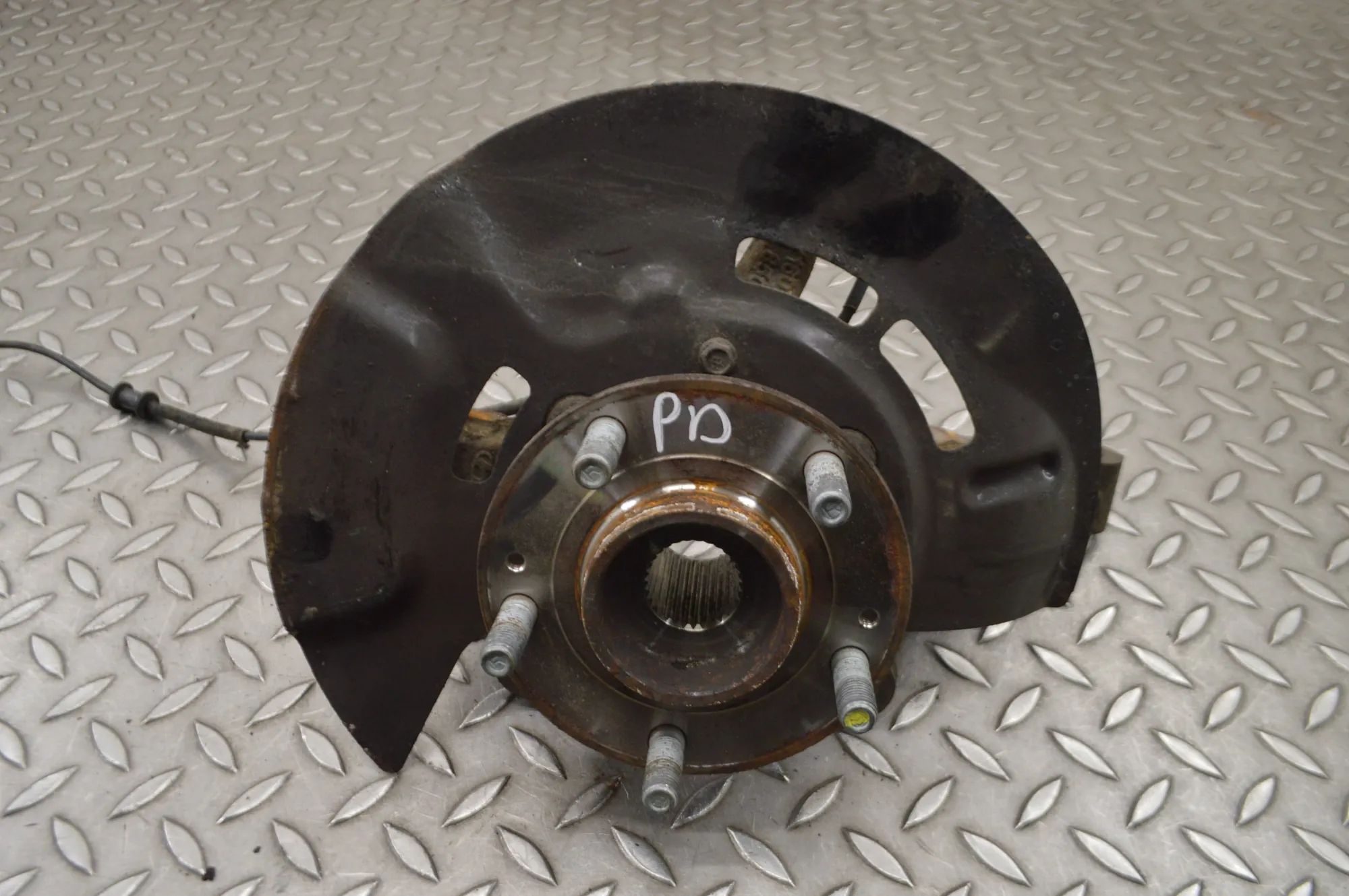 Hyundai Tucson Front Right Wheel Hub Front Right Wheel Hub — HYUNDAI TUCSON (TL, TLE...