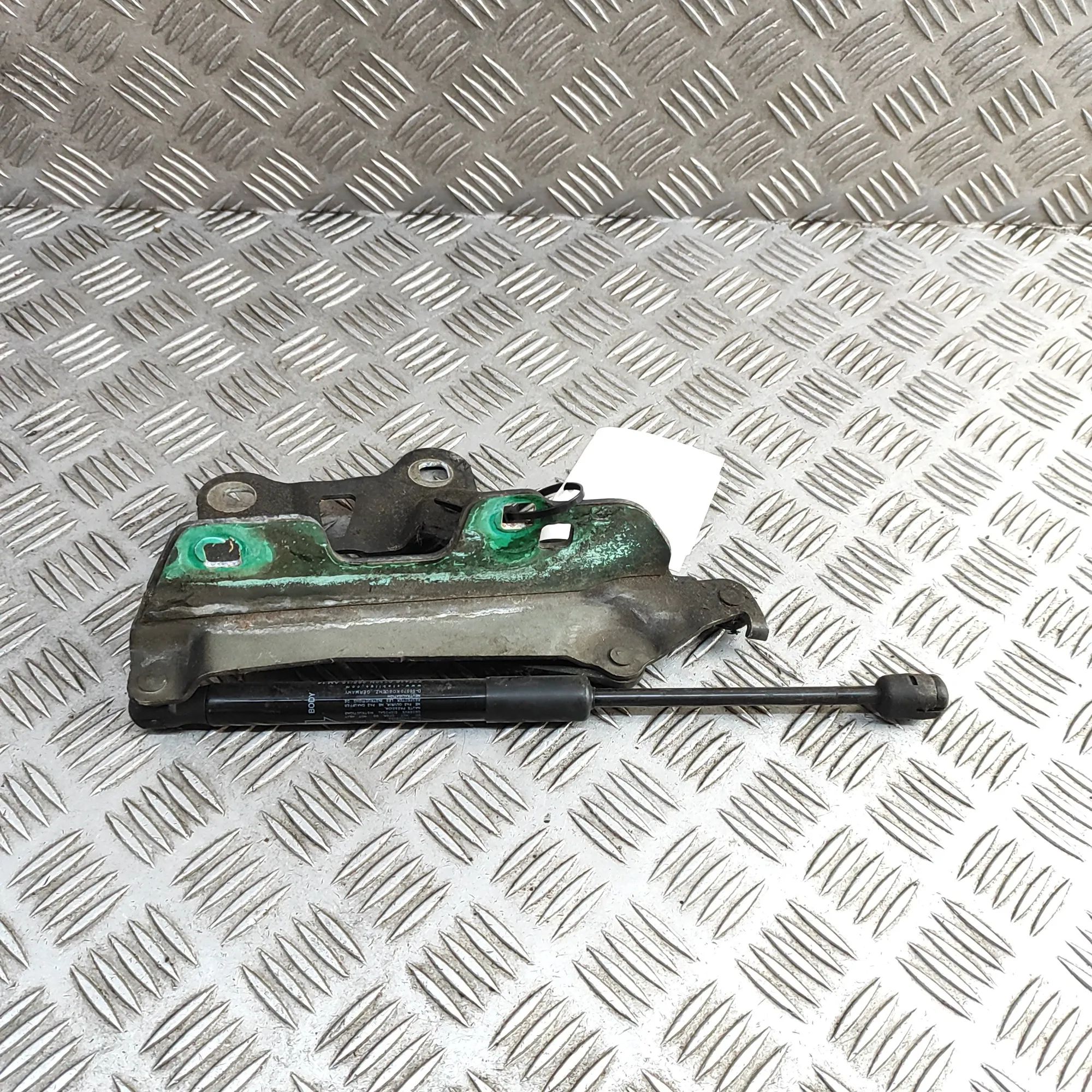 Land Rover Range Rover Sport (L494) Bonnet hinge — front right Bonnet hinge — front right — LAND ROVER RANGE R...