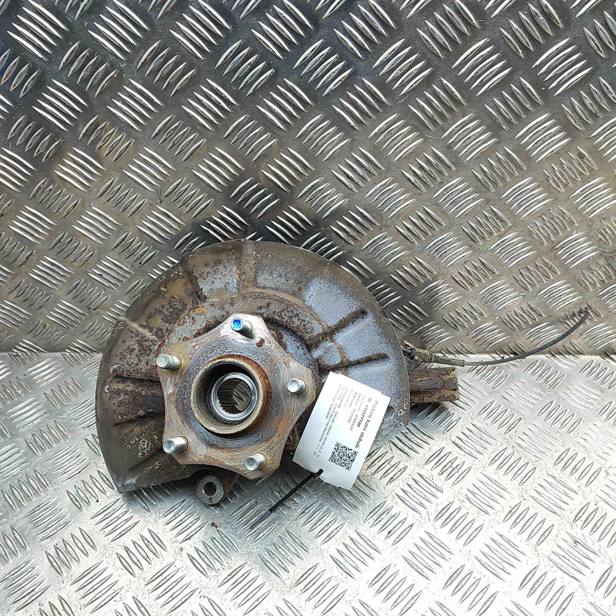 Suzuki Grand Vitara Front Left Wheel Hub Front Left Wheel Hub — SUZUKI GRAND (VITARA II ...