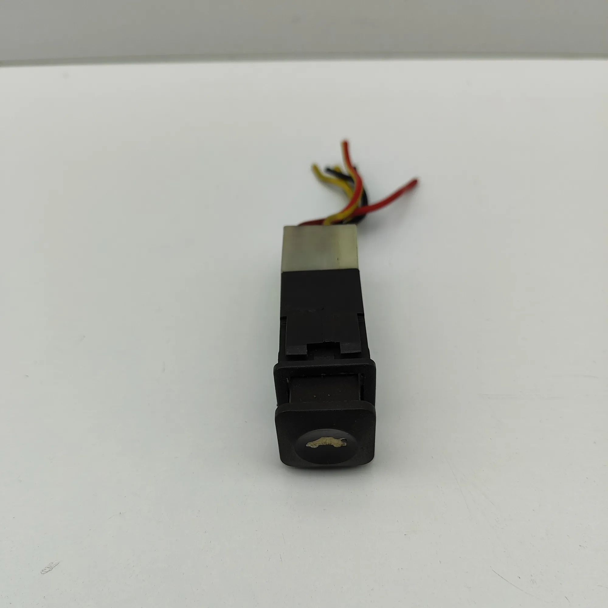 Maserati Biturbo (2, 4, Spyder, Karif) Tailgate Open Switch Tailgate Open Switch — MASERATI 425 (1987-1994)...