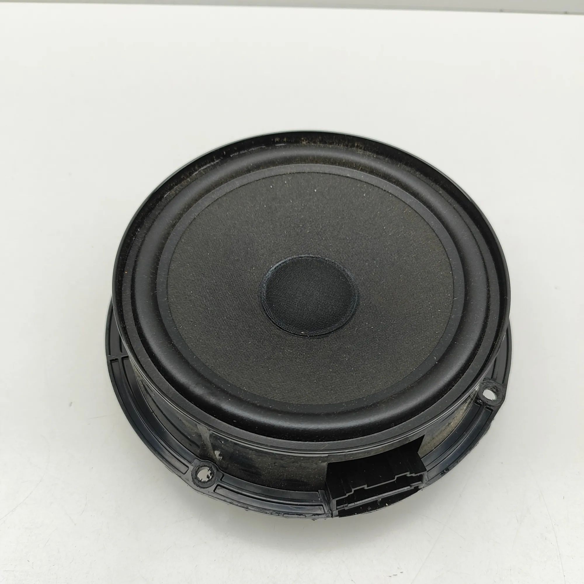 Volkswagen Transporter (T6, Caravelle, Multivan) Front Left Door Speaker Front Left Door Speaker — VW TRANSPORTER (VI T6...