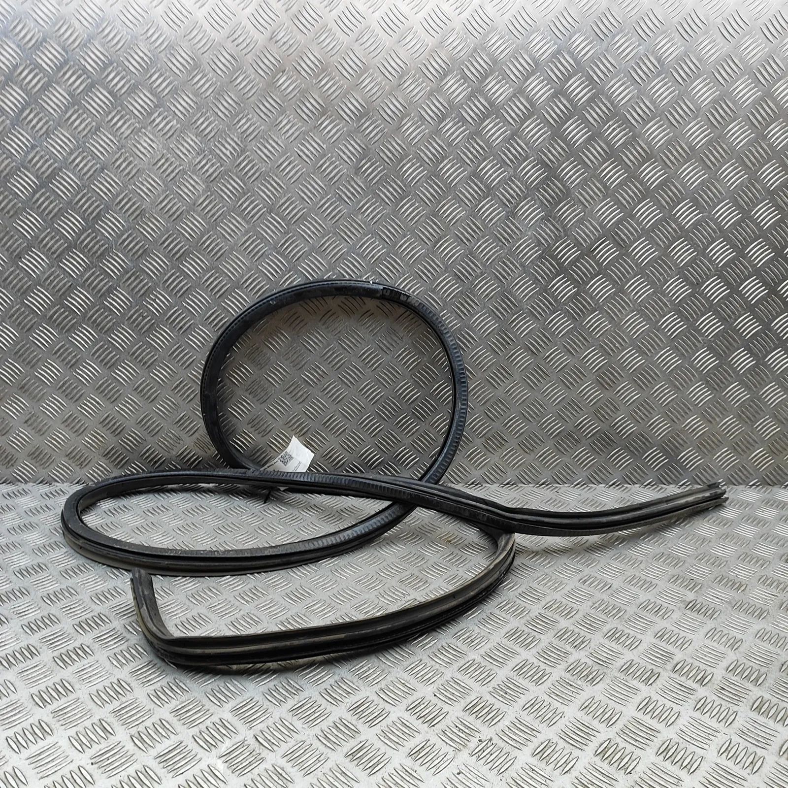 Volkswagen Transporter (T6, Caravelle, Multivan) Door rubber seal — front right Door rubber seal — front right — VW TRANSPORTER...