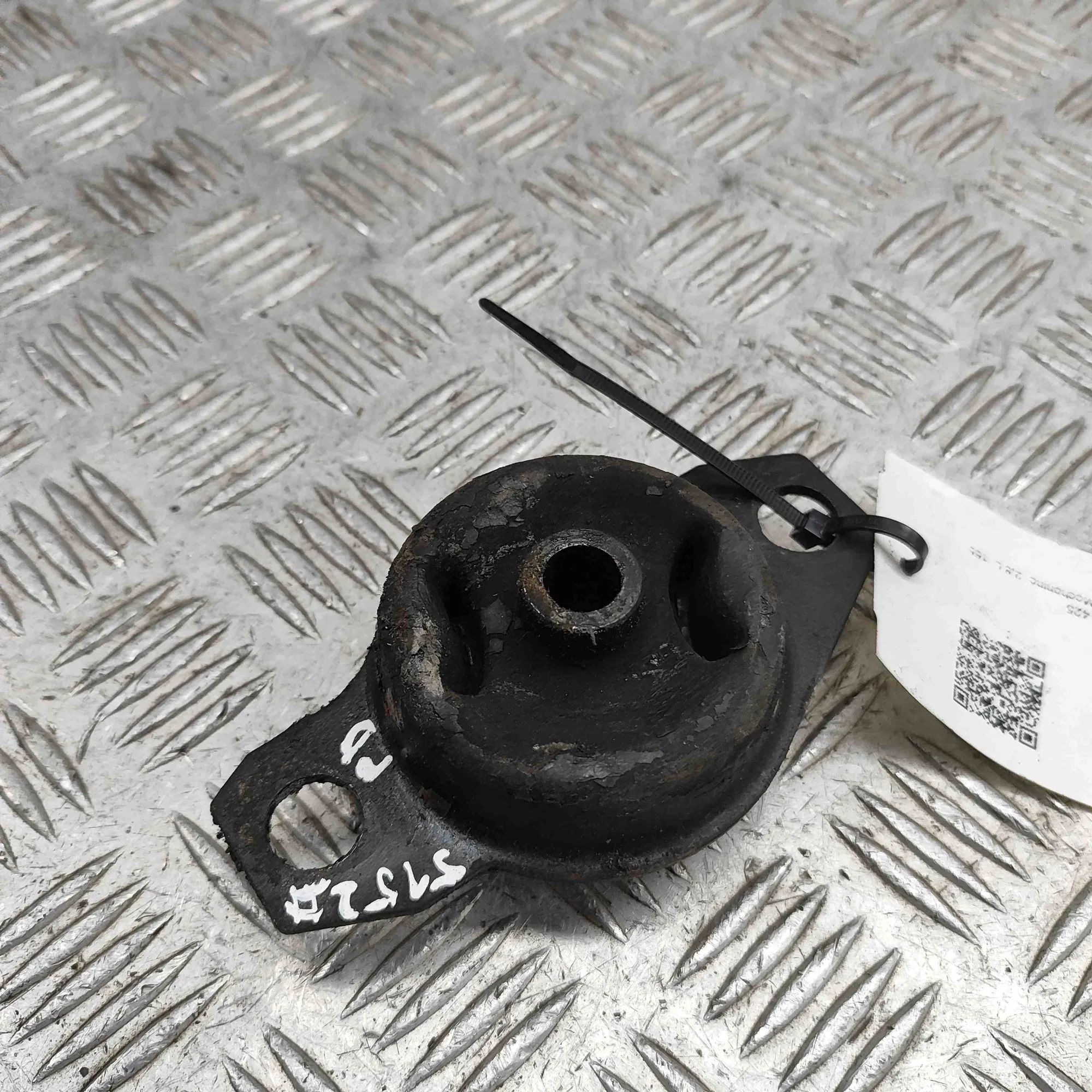 Maserati Biturbo (2, 4, Spyder, Karif) Right Side Engine Mount Right Side Engine Mount — MASERATI 425 (1987-19...